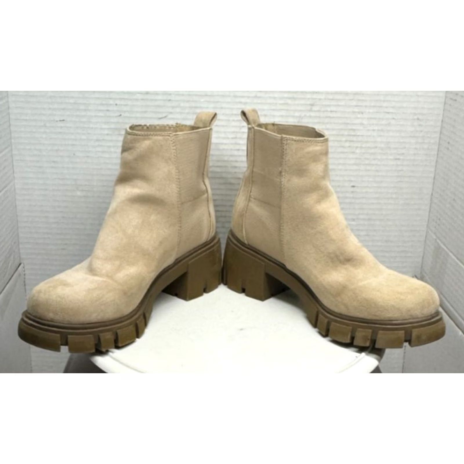 Guess Guess Chelsea Boots Suede Booties Pull On 2.5" Lug Soles Light Beige Womens 6.5 Size US 7 / IT 37 - 4 Thumbnail