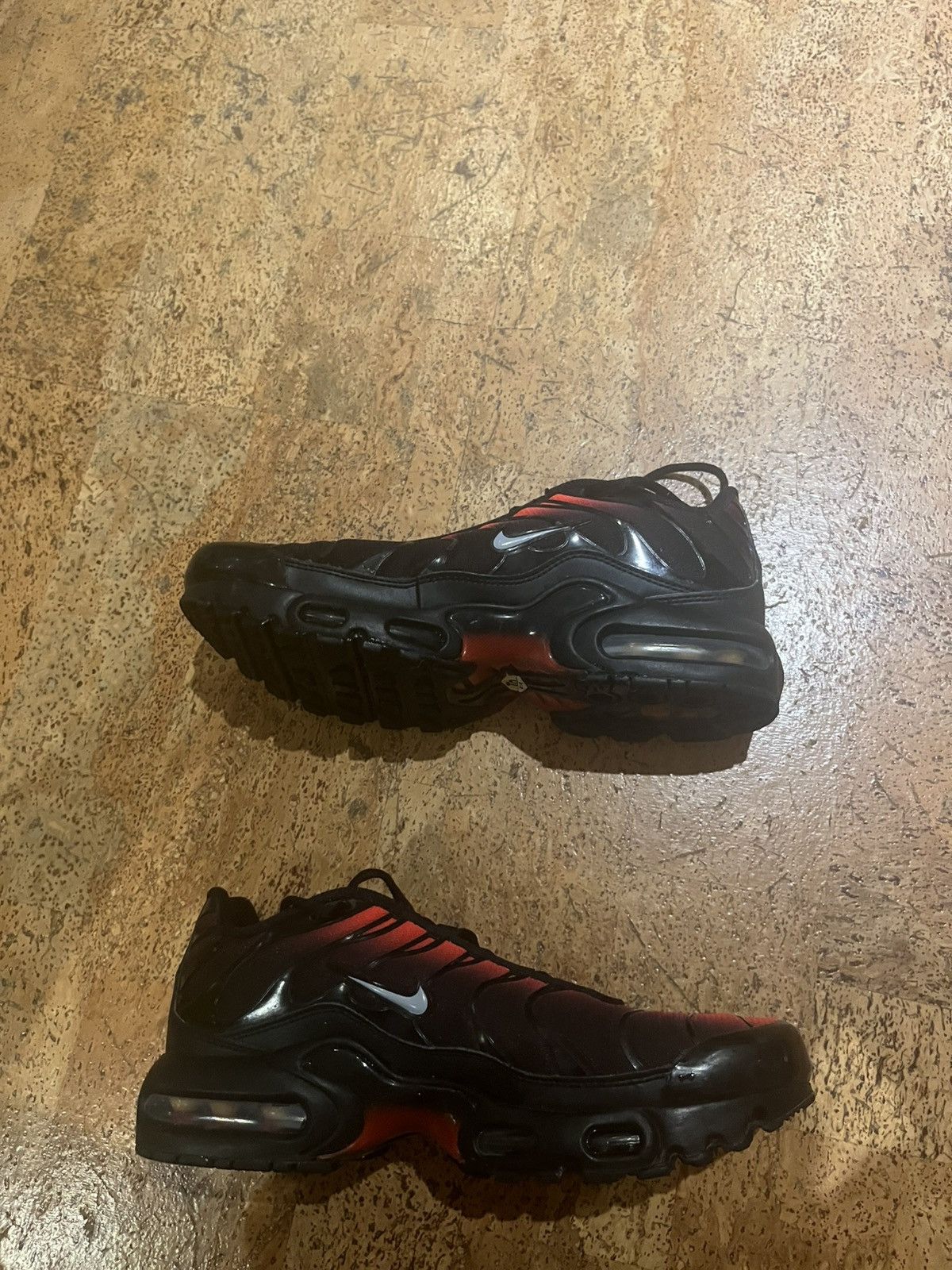 Nike Air Max Plus “Black Crimson” Size US 7 / EU 40 - 2 Thumbnail