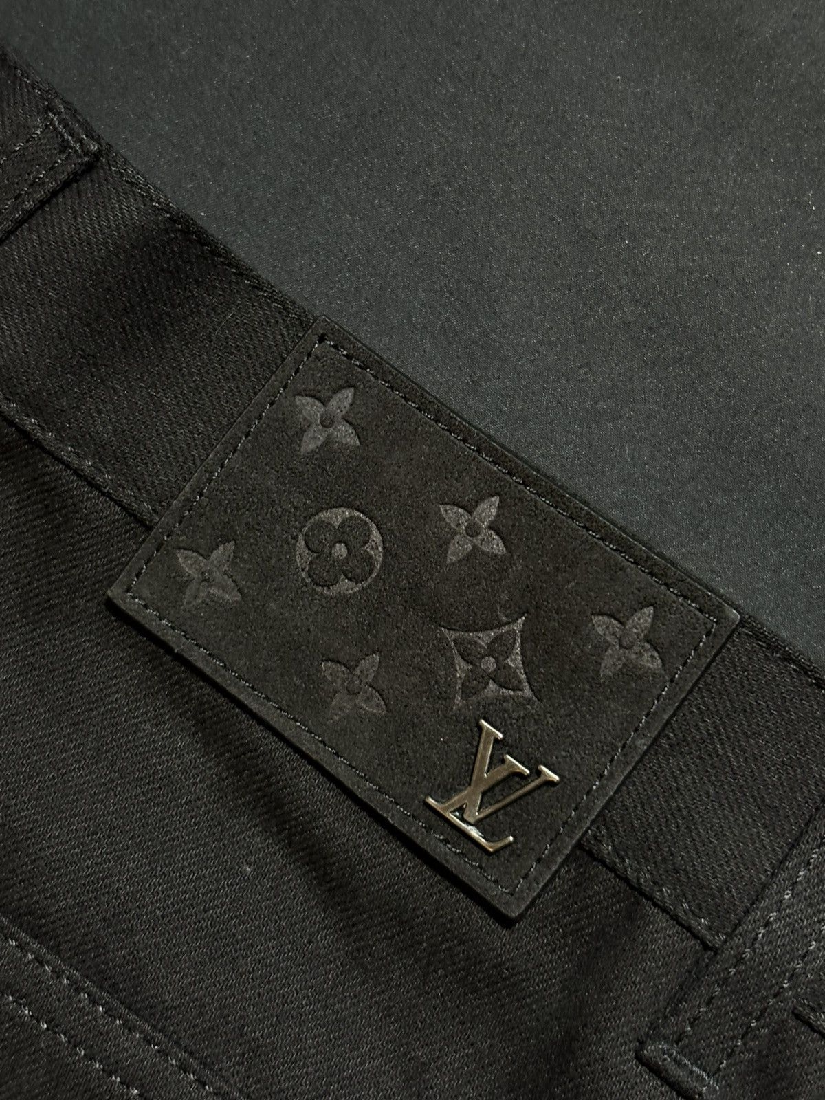 Louis Vuitton Louis Vuitton Graffiti Print Cargo Jeans - Size 30 Size US 30 / EU 46 - 7 Thumbnail