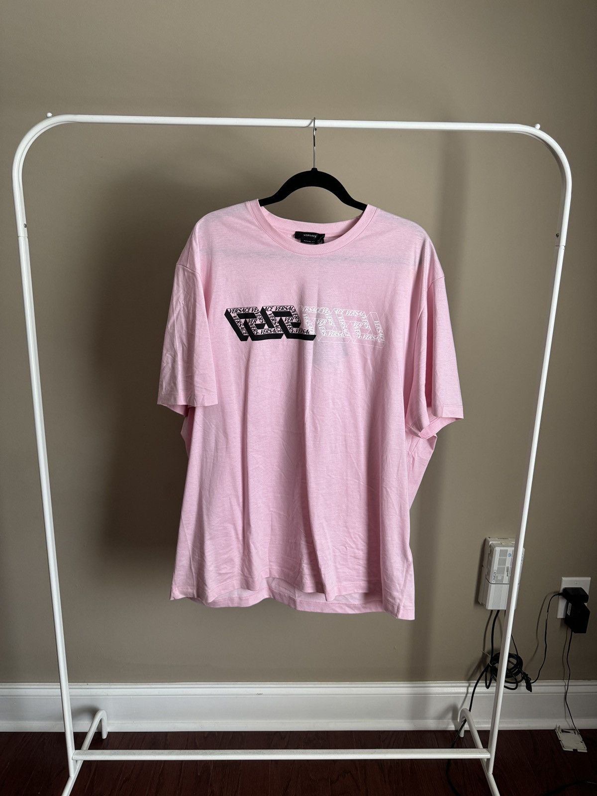 Versace Versace Pink Black/White Graphic Logo T Shirt Size US XXL / EU 58 / 5 - 1 Thumbnail
