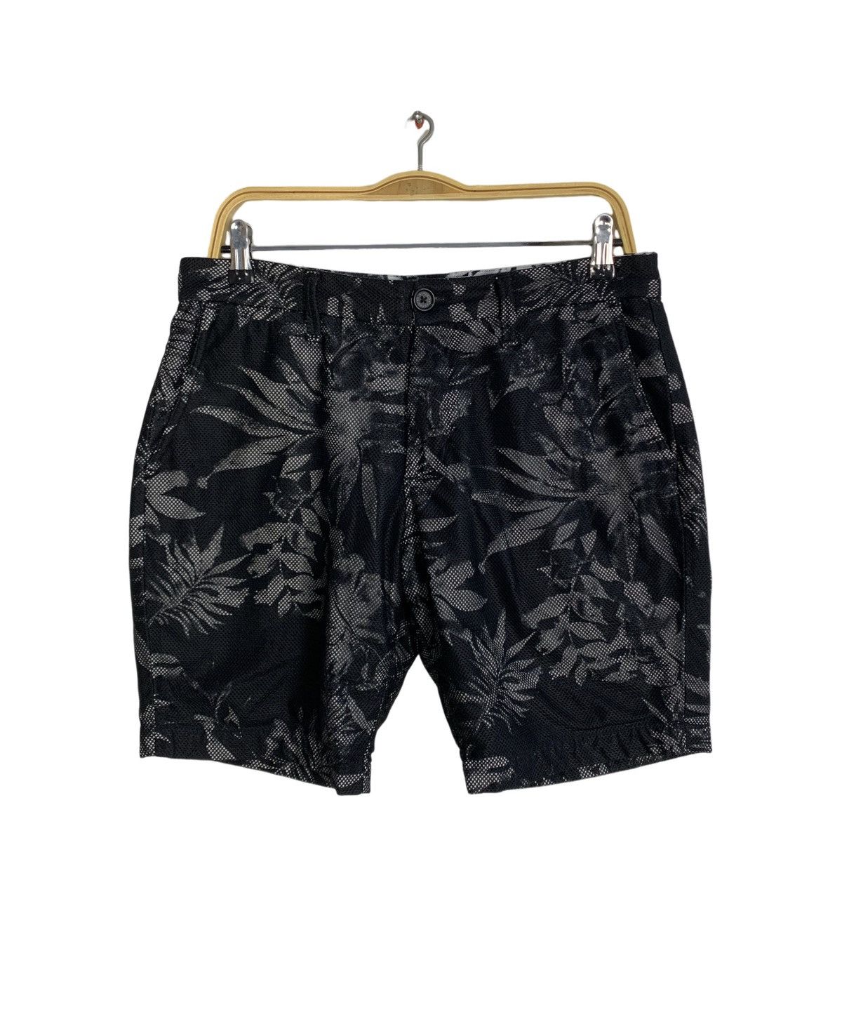 Vanquish 90s Black by Vanquish Floral Mesh Short Over Printed Size US 32 / EU 48 - 1 Thumbnail
