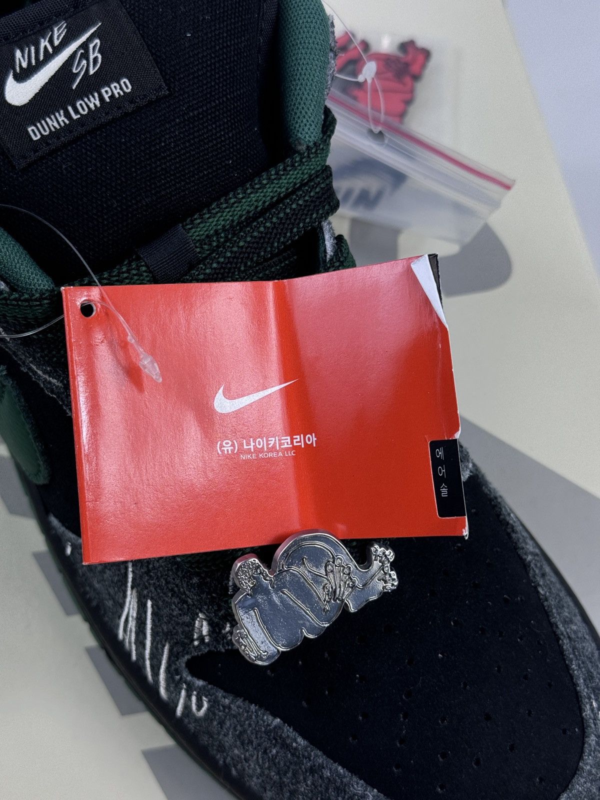 Nike NIKE SB DUNK LOW SNEAKERS Size US 10 / EU 43 - 11 Thumbnail