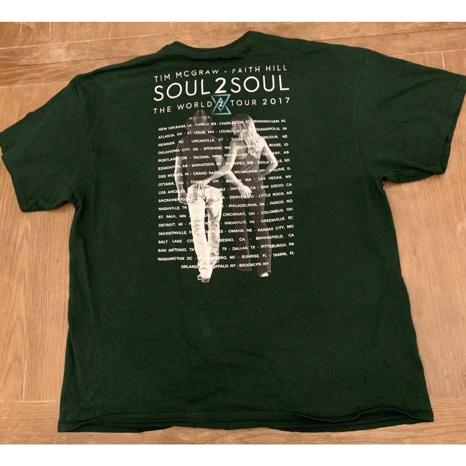 Vintage Tim McGraw Faith Hill World Tour Soul 2 Soul 2017 Concert T Shirt Size XXL Mens Green Cotton Blend Short Sleeve Round Neck Graphic Print Size US XXL / EU 58 / 5 - 6 Thumbnail