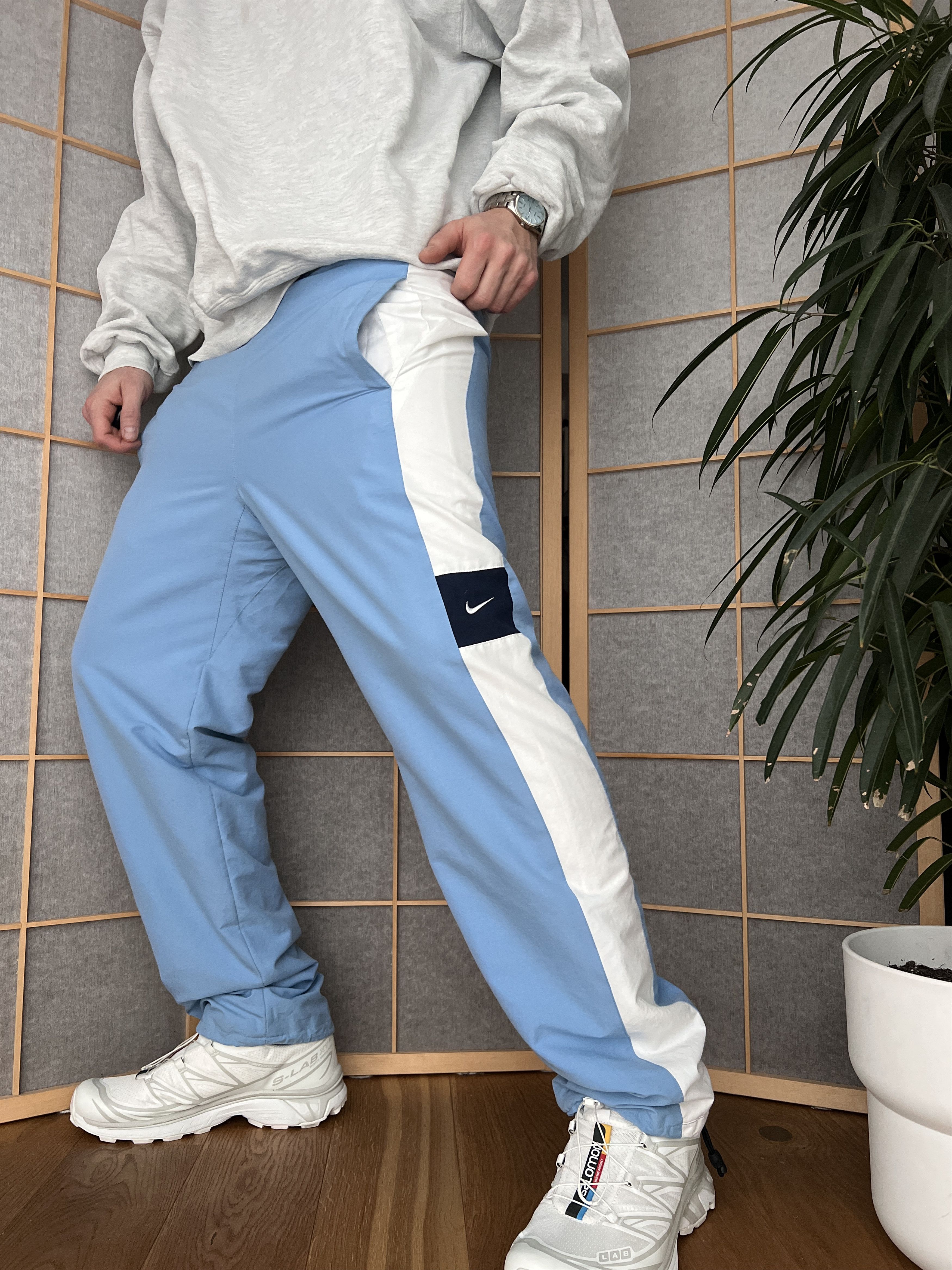 Nike Nike vintage 2000s baby blue track pants nylon joggers rare Size US 32 / EU 48 - 2 Thumbnail