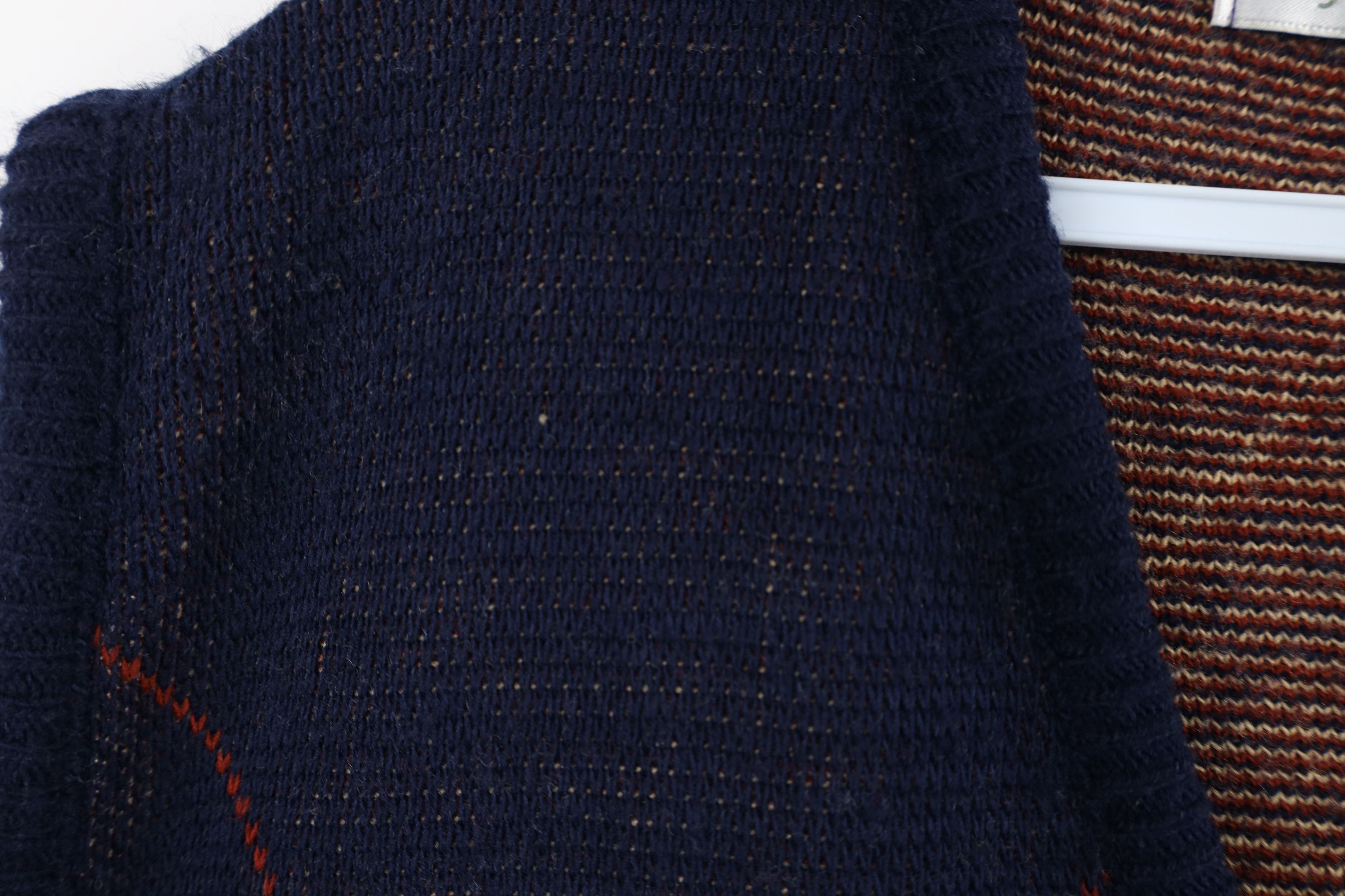 Vintage Vintage 70s Streetwear Diamond Knit V-Neck Sweater Vest USA Size US L / EU 52-54 / 3 - 8 Thumbnail