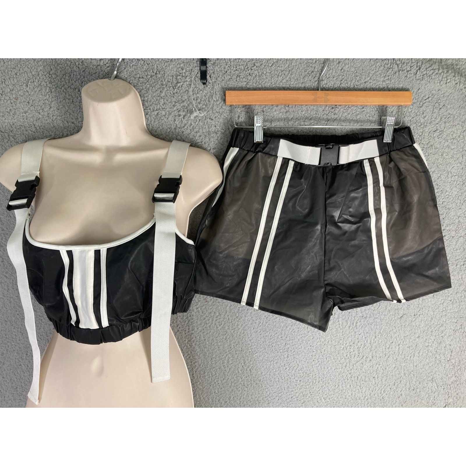 Other Fashion Nova Women's Gray Active Set M Corset Top & Shorts Size 26" / US 2 / IT 38 - 2 Thumbnail