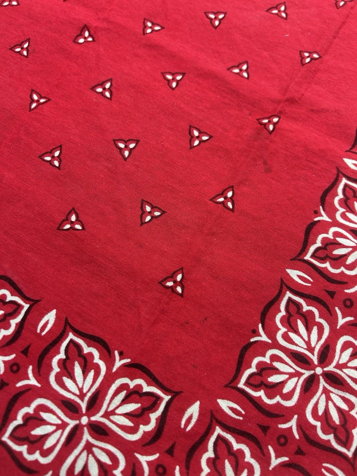 Vintage Vintage bandana handkerchief cotton soft flowers floral red Size ONE SIZE - 2 Thumbnail