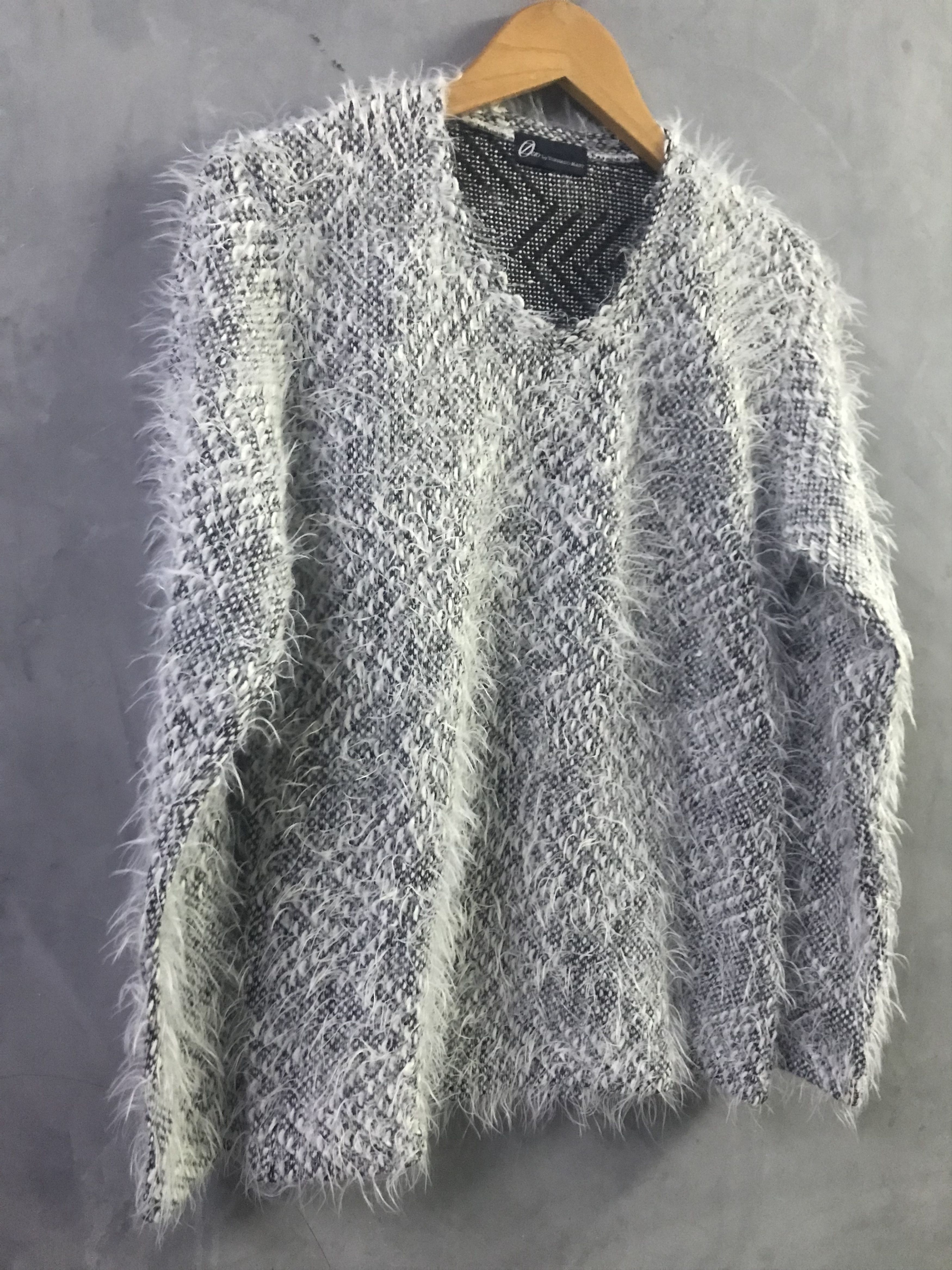 Tornado Mart Tornado Mart - Sweater V-neck fuzzy knit Size US L / EU 52-54 / 3 - 3 Thumbnail