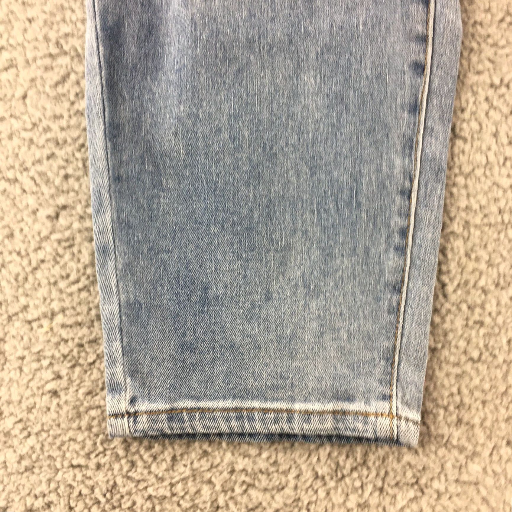 Vintage ABOUND Mom Jeans Womens 31 Blue Light Wash Denim Button Fly Ripped Knee Hi Rise Jeans Womens 31 Blue Light Wash Distressed Pockets 5-Pocket Denim Size 24" / US 00 / IT 34 - 7 Thumbnail