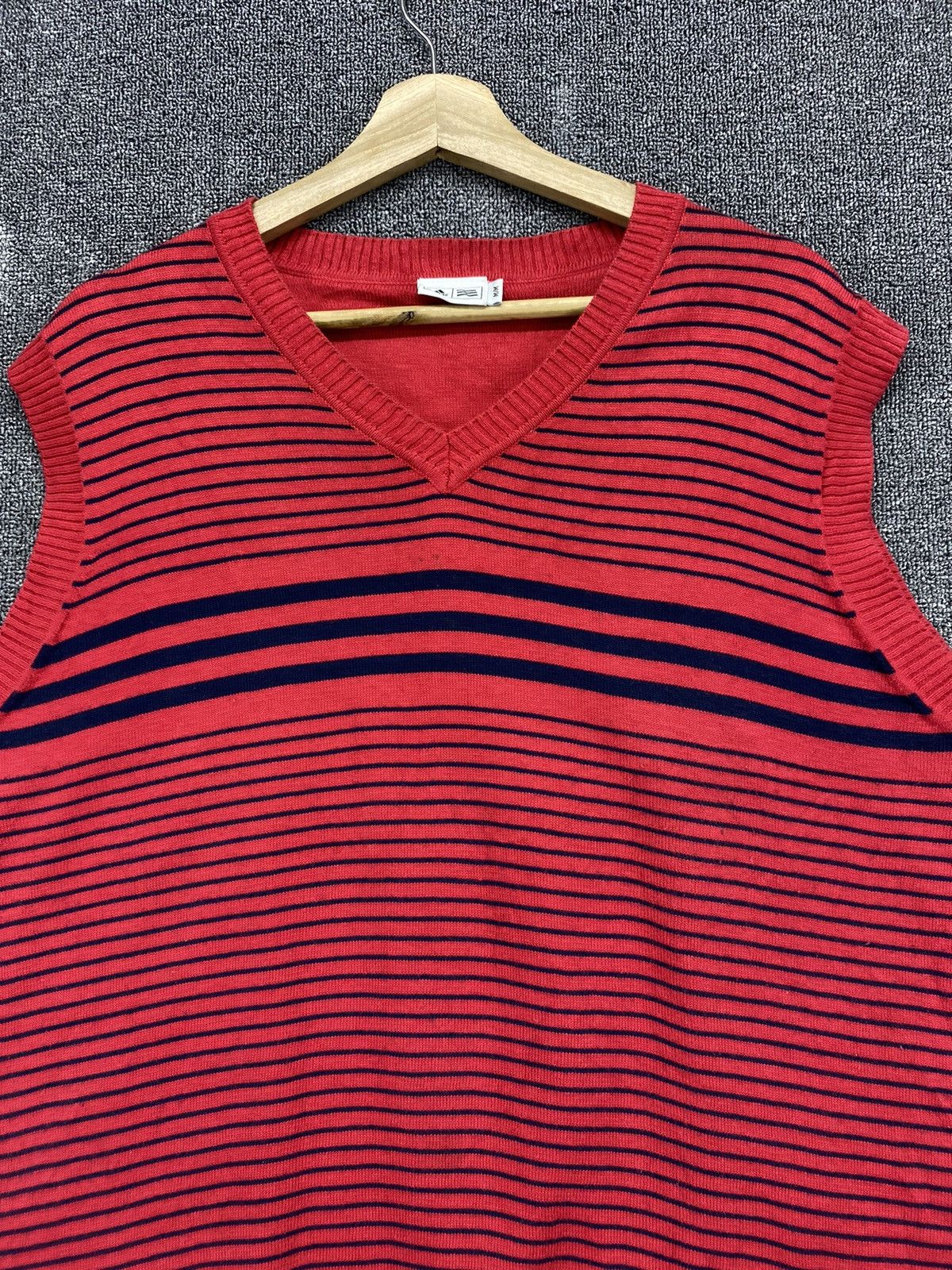 Adidas Vintage Adidas Stripes Red Tank Top Vest Size US M / EU 48-50 / 2 - 3 Thumbnail