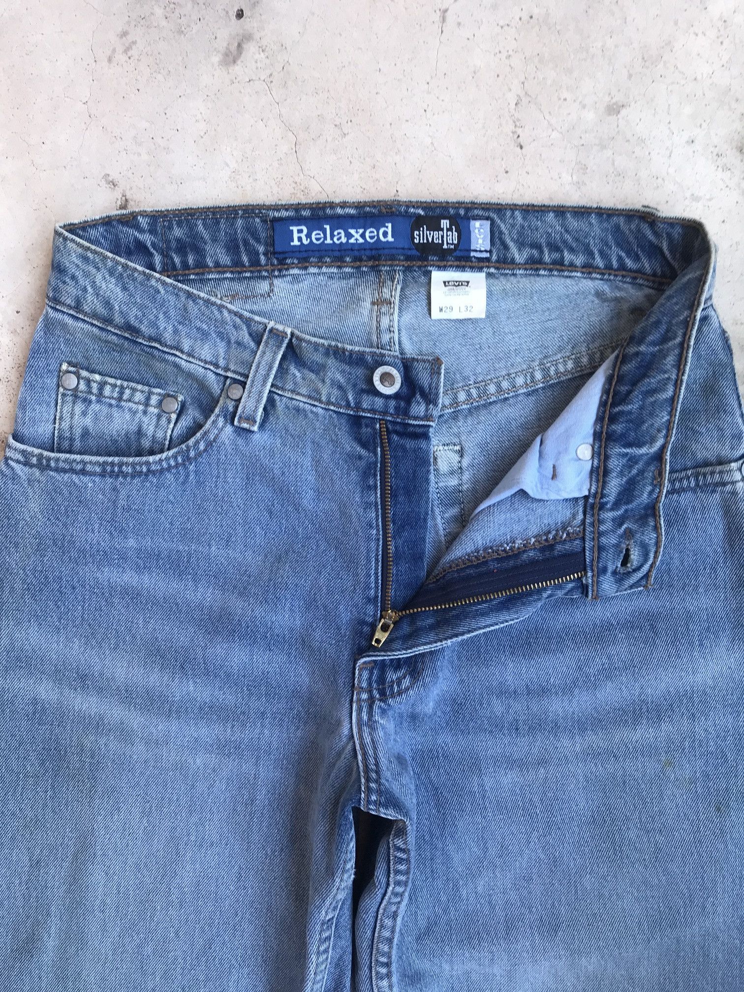 Levi's × Vintage Vintage Silvertab 90s Levis relaxed fit dirty bluewash W29 Size US 29 - 7 Thumbnail