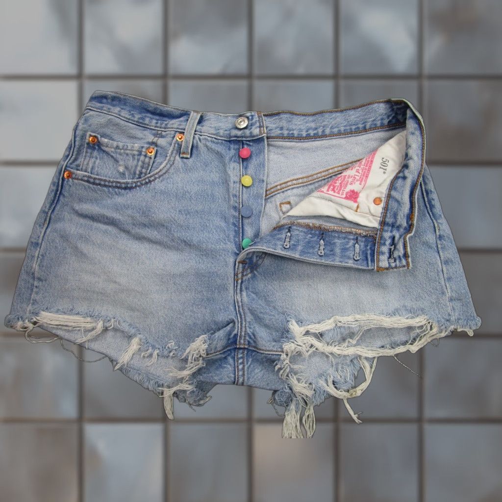 Levi's VINTAGE Levis 501 Premium Shorts Womens W30 Blue Denim High Rise Cutoff Frayed Size 30" / US 8 / IT 44 - 1 Thumbnail