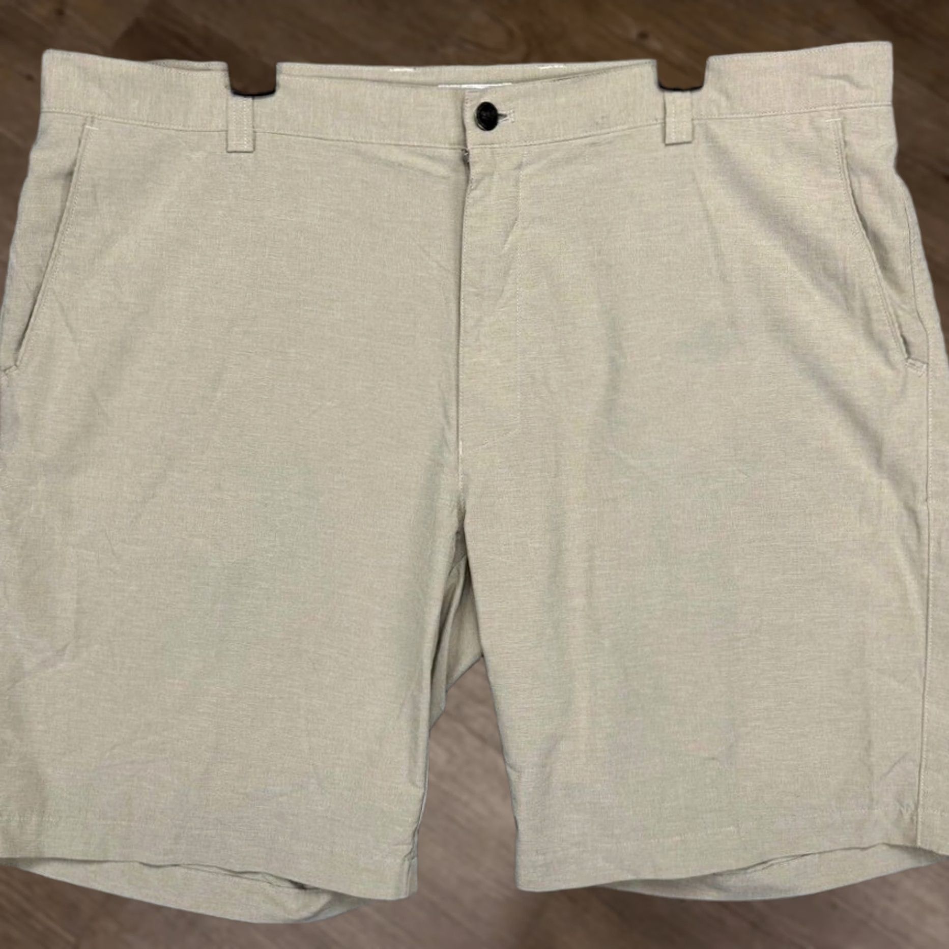 Peter Millar Peter Millar Golf Shorts Mens 40 Tan Chino Flat Front Logo Stretch Athletic Casual Outdoor FINAL Mens 40 Tan Chino Shorts Size US 40 / EU 56 - 1 Thumbnail