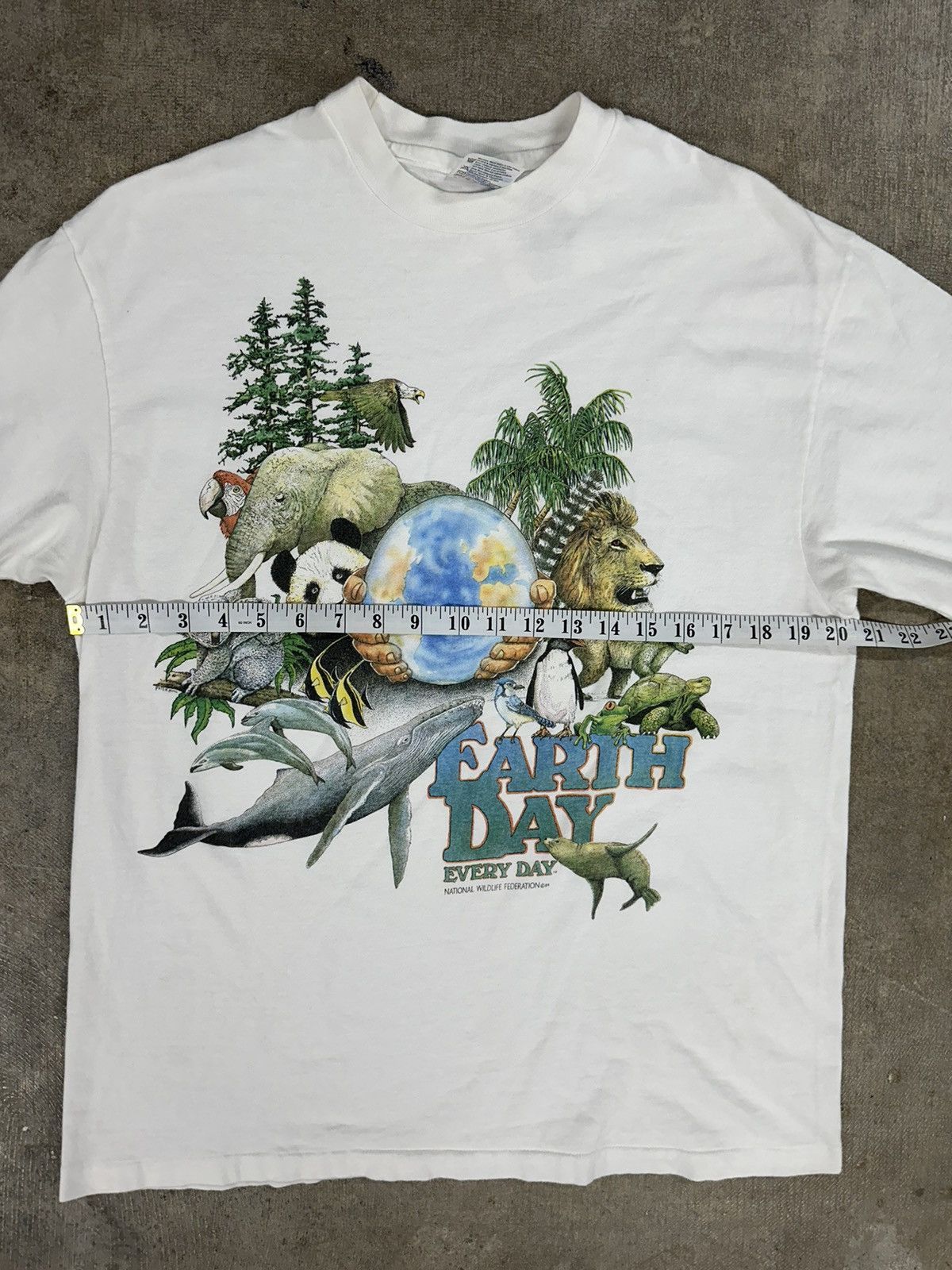 Vintage Vintage 90s Earth Day Animal Panda Lion Graphic T-Shirt Size US L / EU 52-54 / 3 - 9 Thumbnail