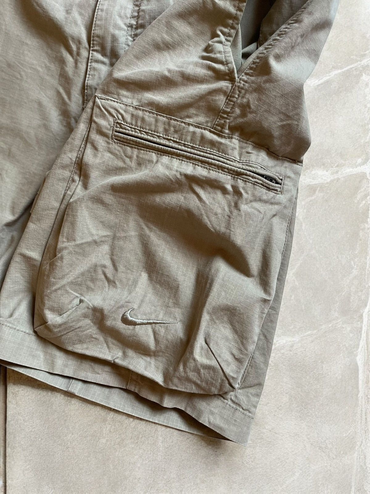Nike × Vintage NIKE VINTAGE CARGO MILITARY Logo Shorts Swoosh Beige Bermuda Size US 33 - 3 Thumbnail