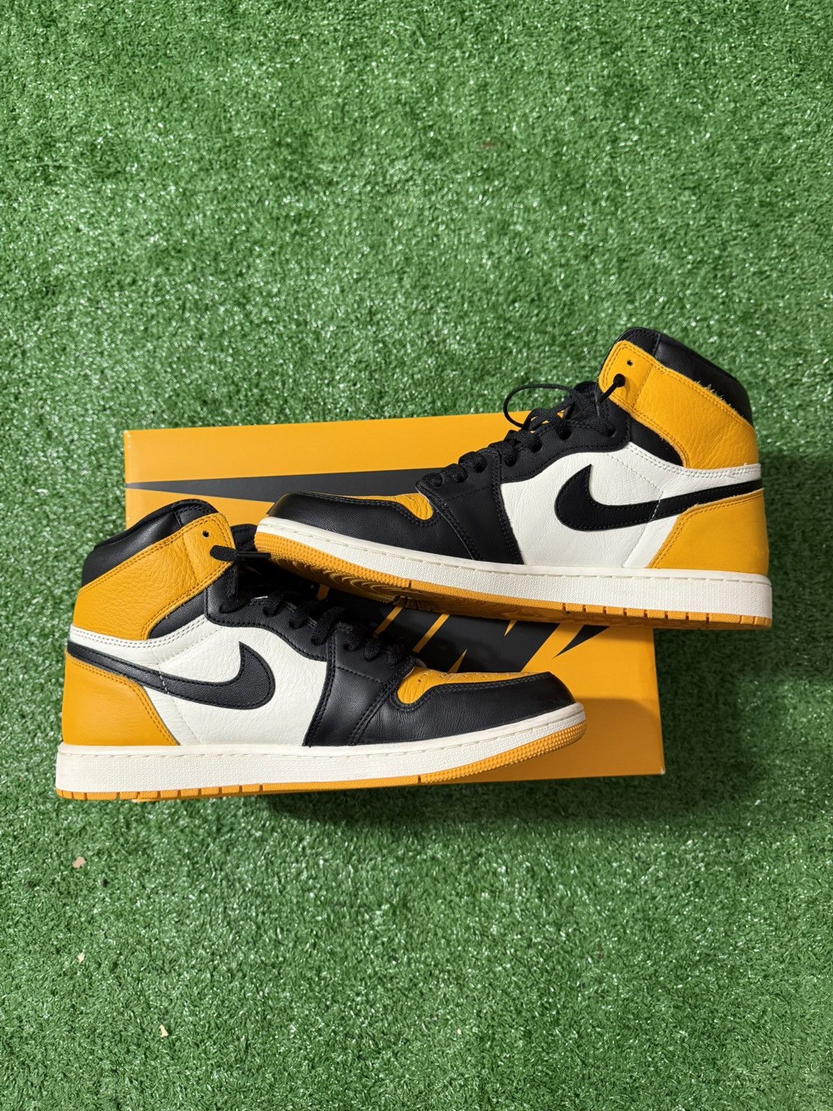 Nike Air Jordan 1 Retro High OG 'Yellow Toe' Size US 13 / EU 46 - 5 Thumbnail