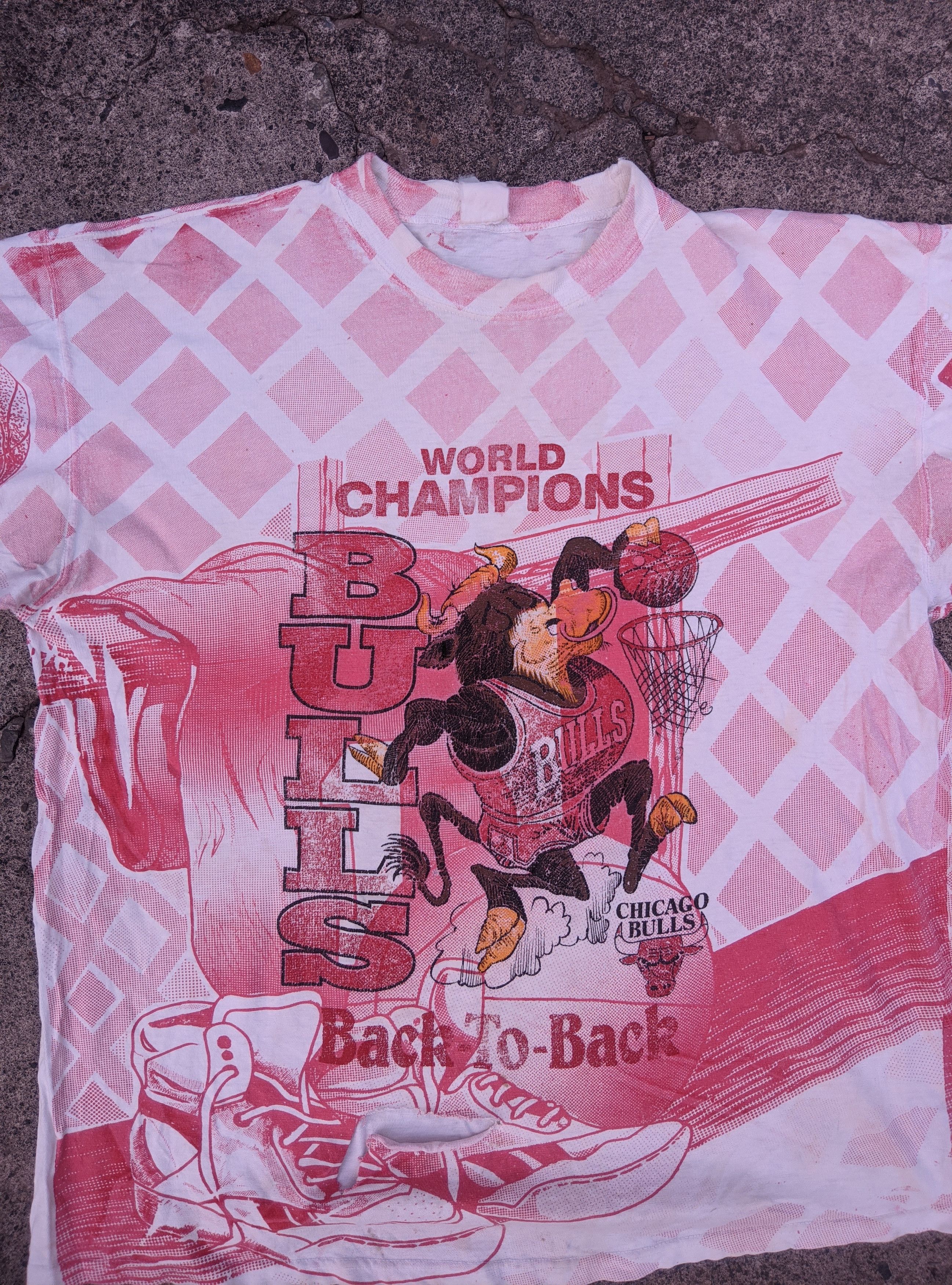 NBA × Vintage Vintage Chicago Bulls AOP back to back NBA tshirt Size US XL / EU 56 / 4 - 3 Thumbnail