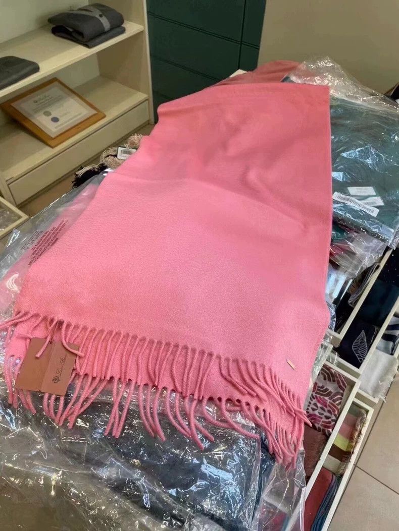 Loro Piana Loro Piana Cashmere Scarf Fringe Design - dmc Size ONE SIZE - 1 Thumbnail