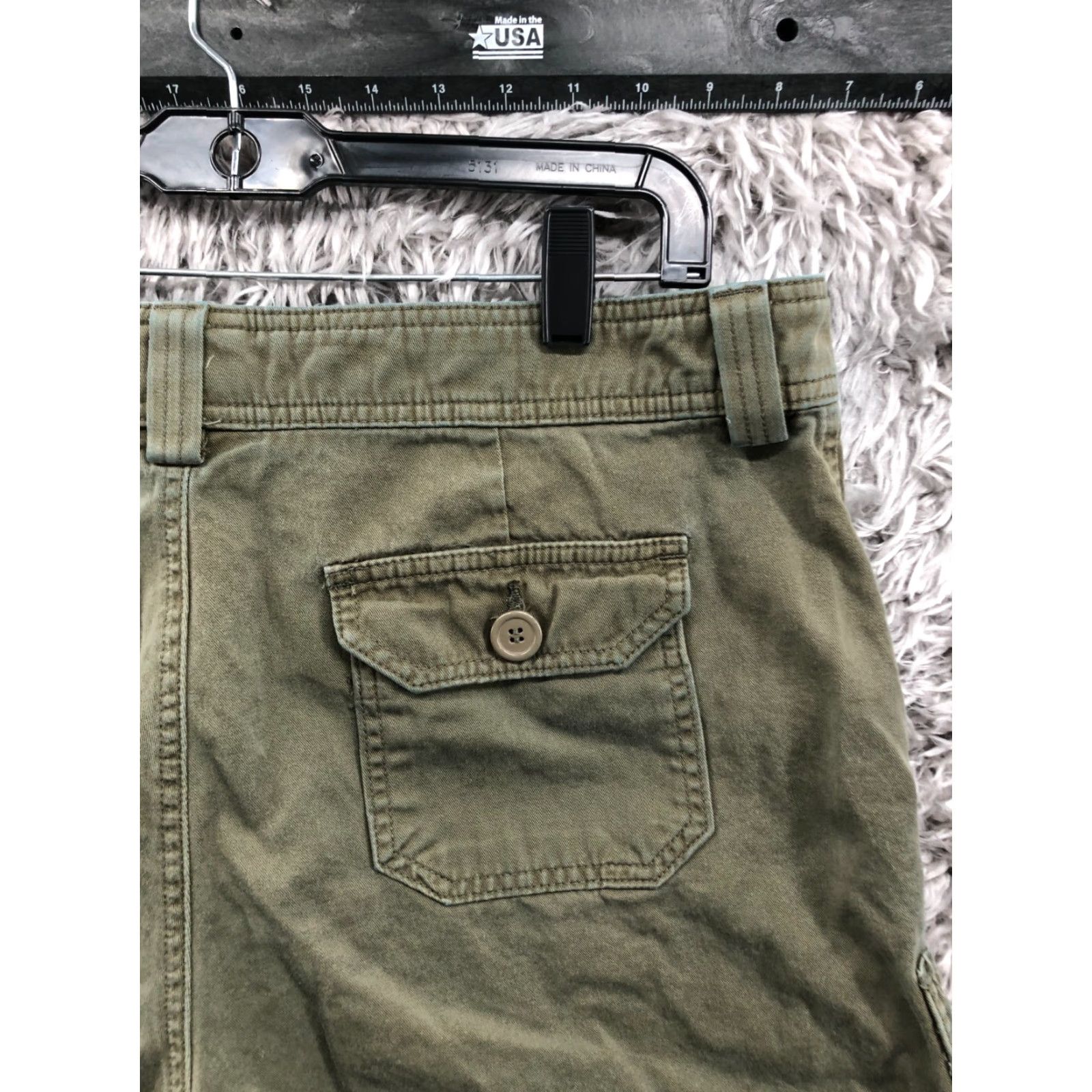 Lee Lee Cargo Shorts Womens Size 16 Mid Rise Medium Green Hook Eye Casual 5-Pocket Design Cotton Regular Size 38" / US 16 / IT 52 - 7 Thumbnail