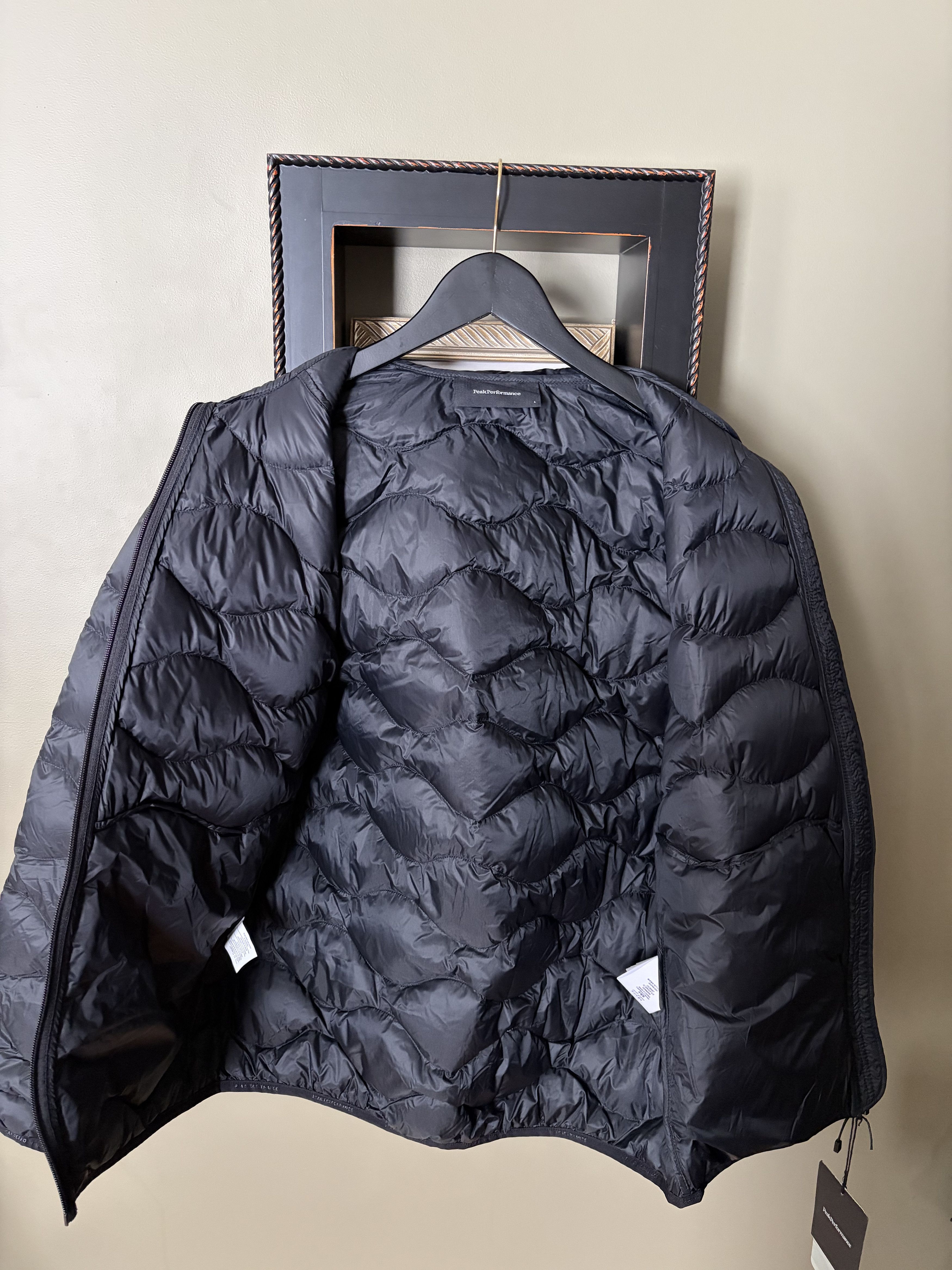 Peak Performance Peak Performance black helium puffer men's large NWT Size US L / EU 52-54 / 3 - 6 Thumbnail