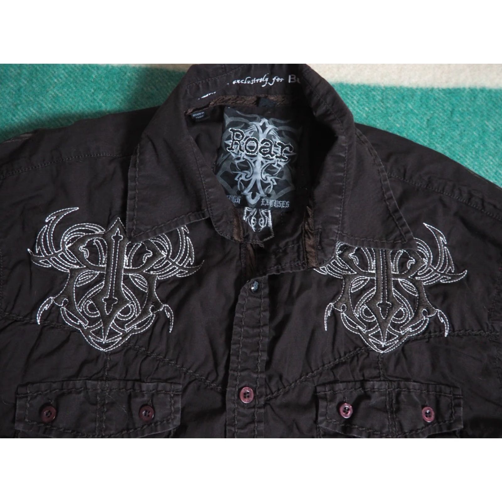 Roar VINTAGE Roar Shirt Button-Up Cross Sewn Graphic Print Grunge Dark Brown Mens S Vintage Yes College? Size US S / EU 44-46 / 1 - 4 Thumbnail
