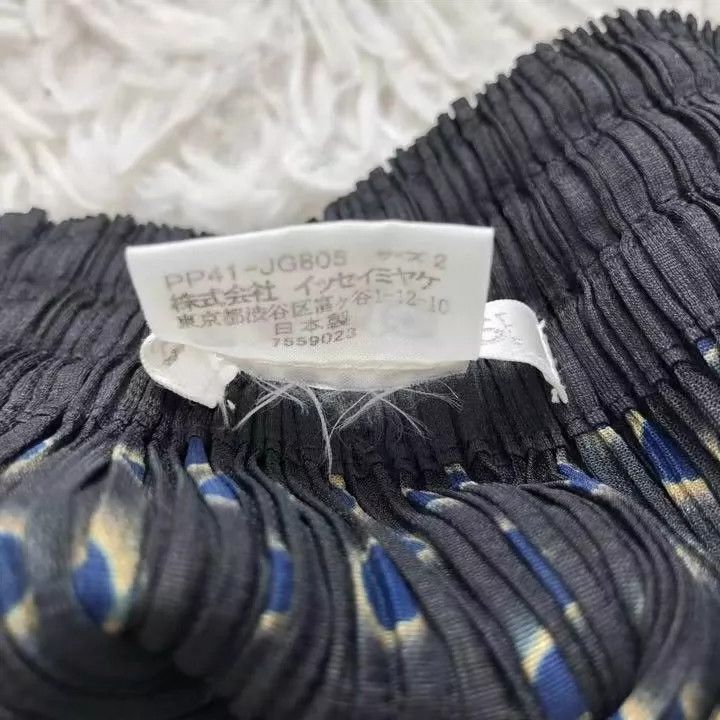 Issey Miyake Issey Miyake size:2 A black vintage skirt Size 23" - 4 Thumbnail