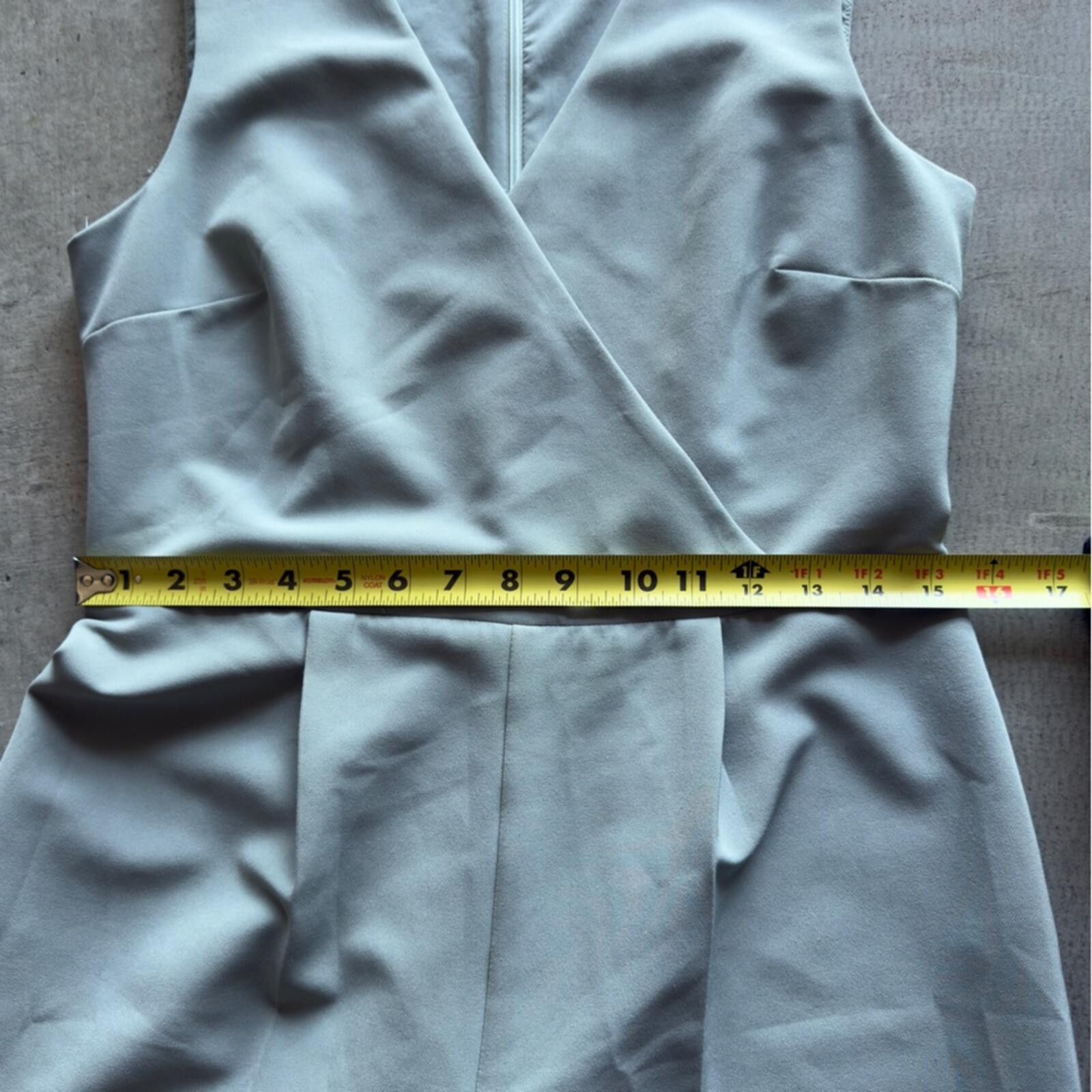 Vince Camuto Vince Camuto / Sleeveless V-Neck Jumpsuit / Sage Size 28" / US 6 / IT 42 - 4 Thumbnail