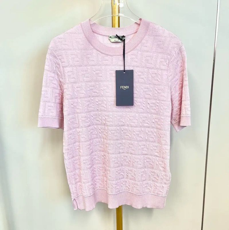 Fendi Fendi Pink Short Sleeve T-Shirt for Women 0089 Size XS / US 0-2 / IT 36-38 - 1 Thumbnail