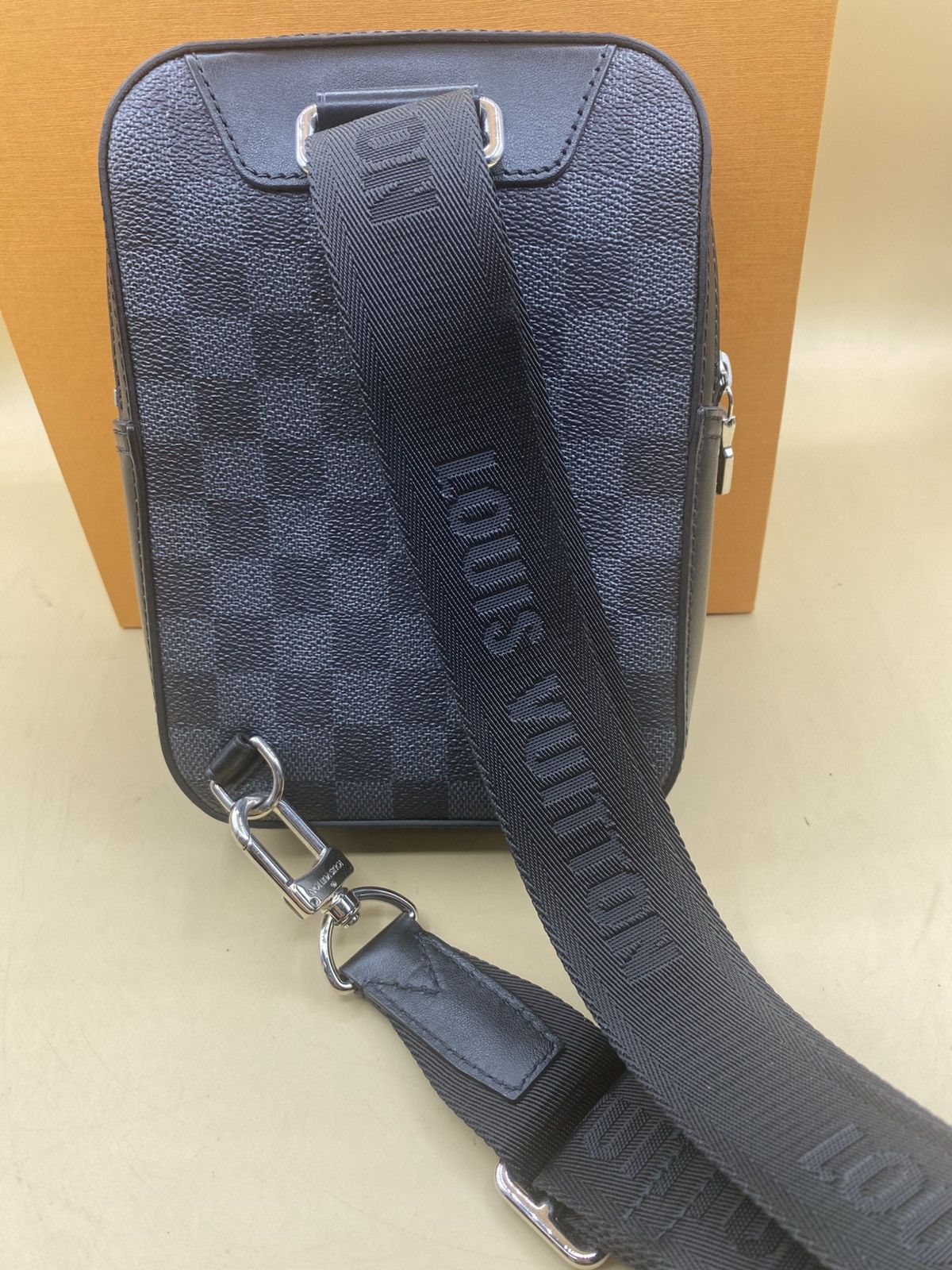 Louis Vuitton Louis Vuitton Damier Graphite Sling Bag N50012 Size ONE SIZE - 4 Thumbnail