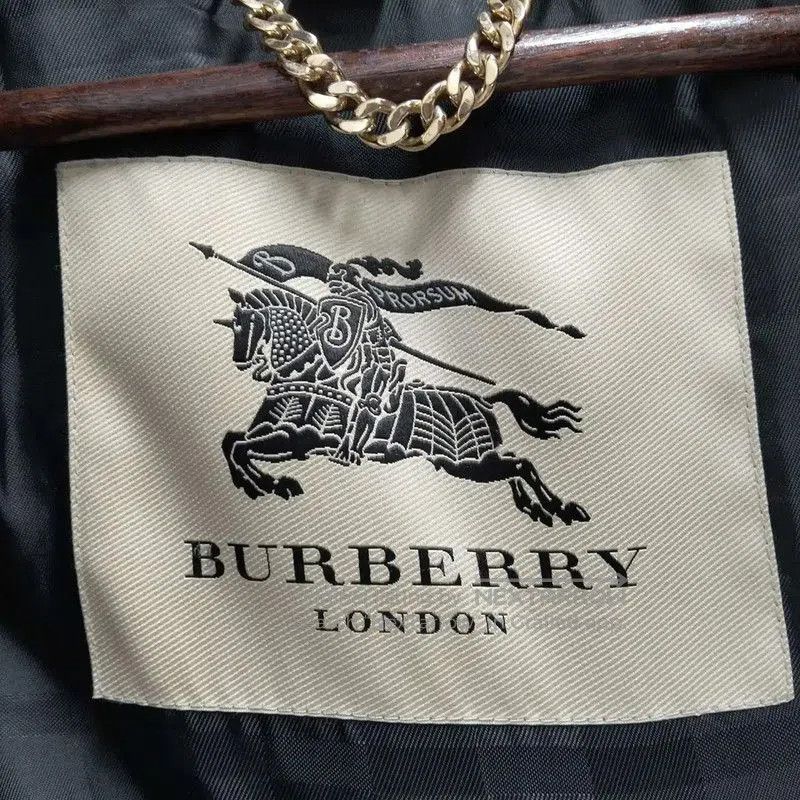 Burberry Burberry Women's Long Khaki Trench Coat. Size M / US 6-8 / IT 42-44 - 3 Thumbnail