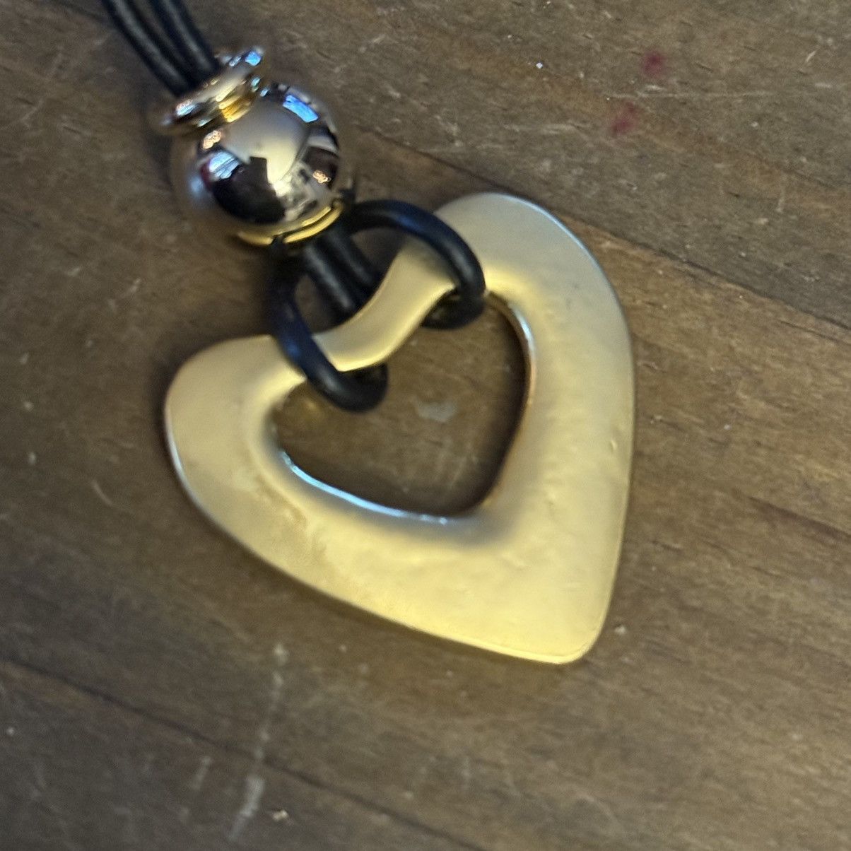 Other Black cord gold heart drop pendant necklace Size ONE SIZE - 4 Thumbnail