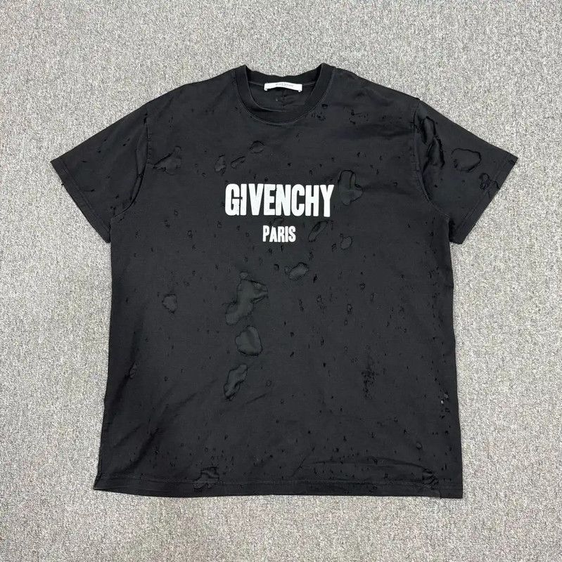 Givenchy Givenchy Black Cotton T-shirt for Men 0089 Size US L / EU 52-54 / 3 - 1 Thumbnail