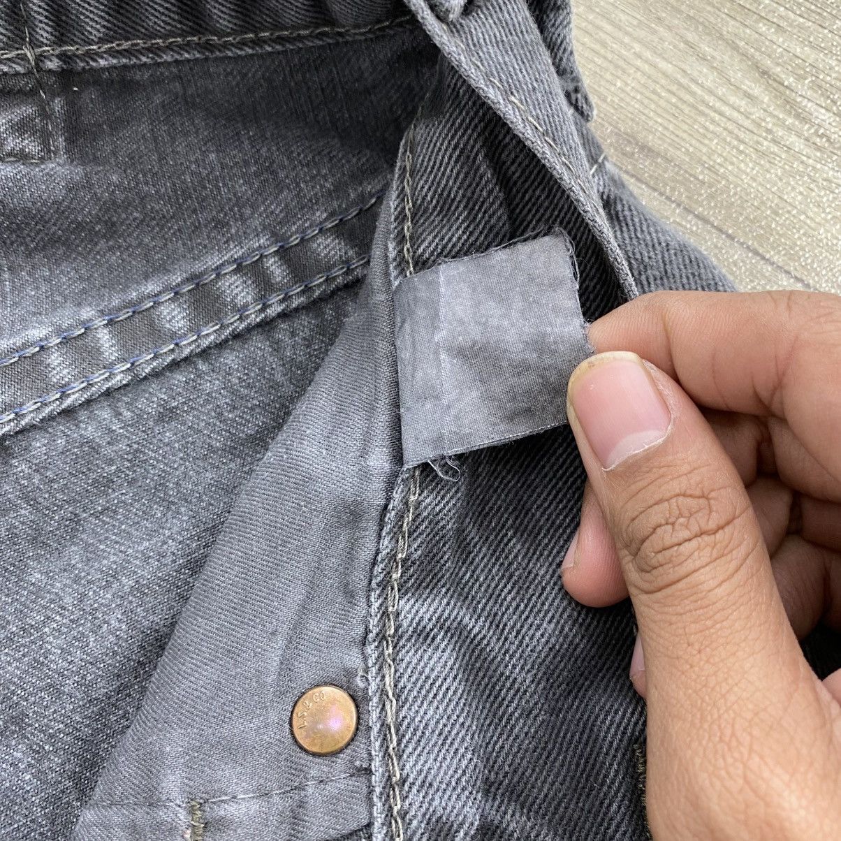 Levi's Vintage Clothing Y2K Vintage Levis Clawmark Grunge Black Faded Baggy Jeans Size US 27 - 7 Thumbnail
