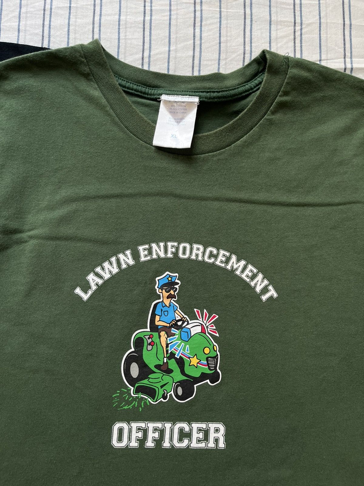 Vintage Vintage Y2K Lawn Enforcement Officer Humor T-Shirt Size US XL / EU 56 / 4 - 3 Thumbnail