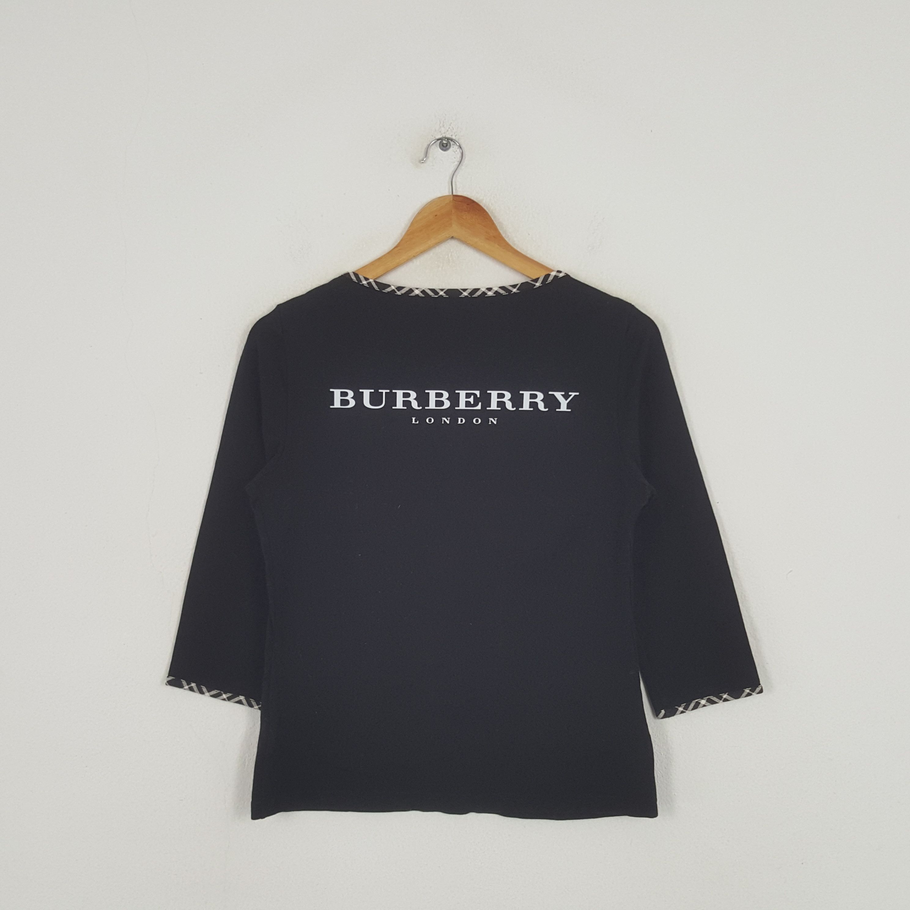 Burberry × Vintage Vintage Burberry London Designer Brand Tshirt C276N46 Size S / US 4 / IT 40 - 1 Thumbnail