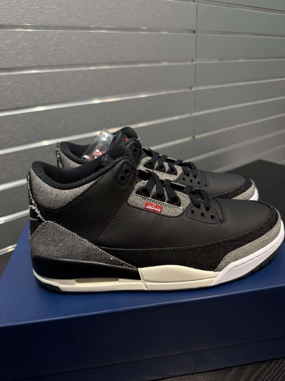 Jordan Brand Nike Air Jordan 3 Retro Levi’s Black IR0914-400 Men’s (10) Size US 10 / EU 43 - 1 Thumbnail