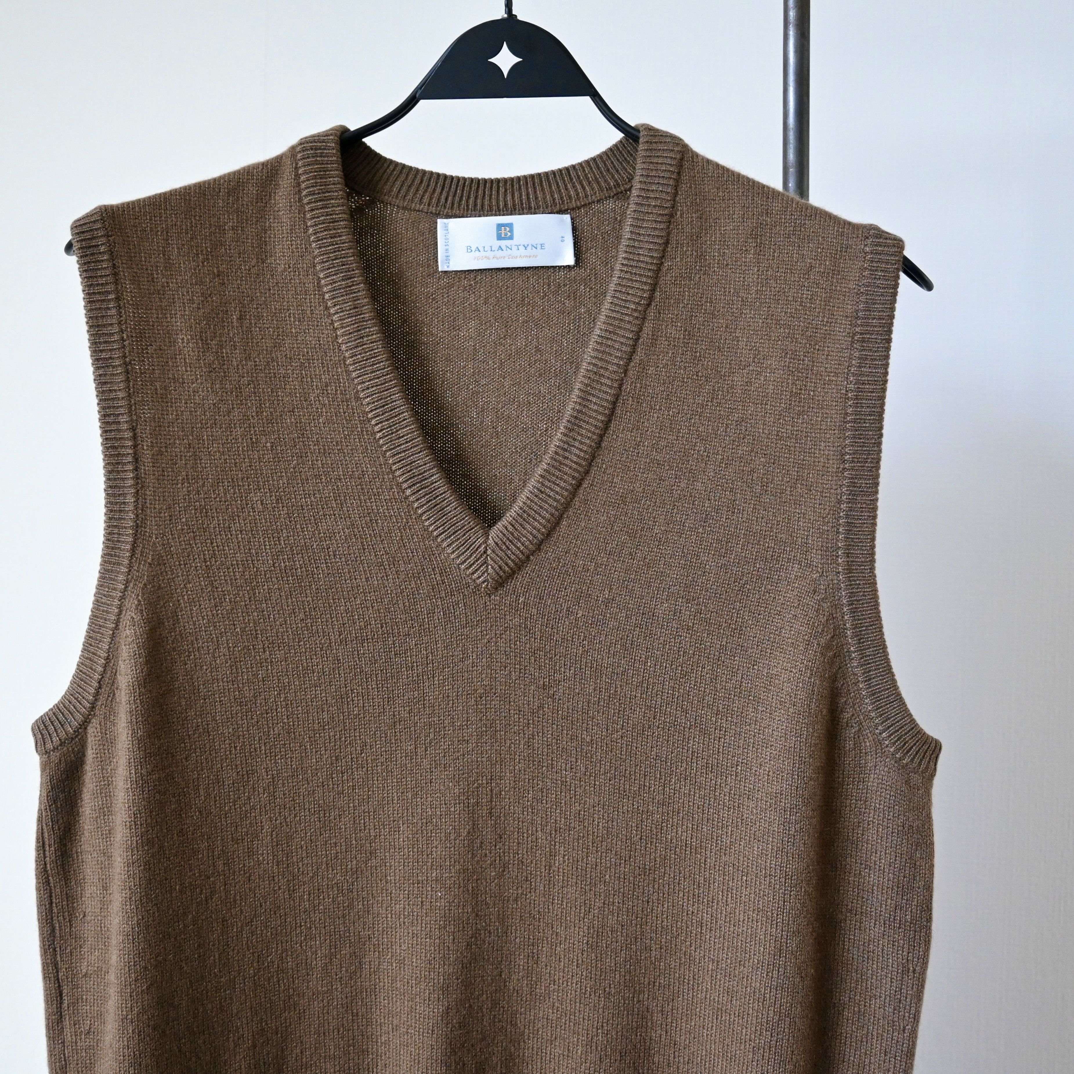 Ballantyne Ballantyne pure cashmere knit vest made in Scotland, size 40 Size US M / EU 48-50 / 2 - 6 Thumbnail