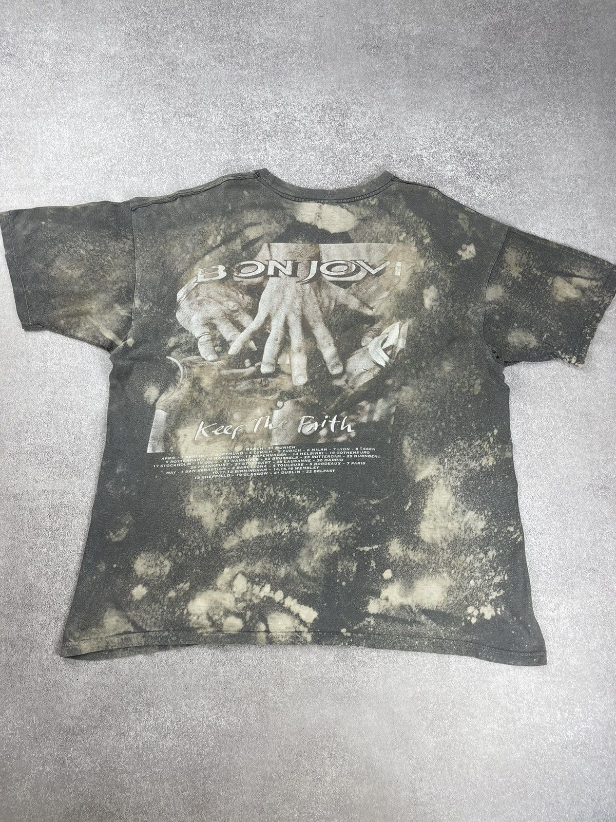 Vintage Vintage Bon Jovi Keep The Faith Tour 93 T-Shirt Size XXL Size US XXL / EU 58 / 5 - 13 Thumbnail
