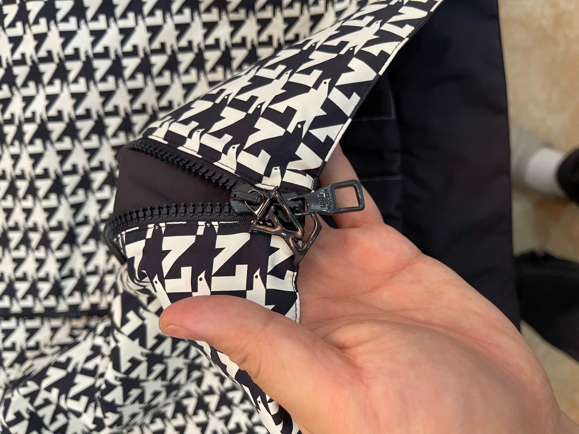 Louis Vuitton LV Full Logo Jacket 56 New With Tags Size US XL / EU 56 / 4 - 3 Thumbnail