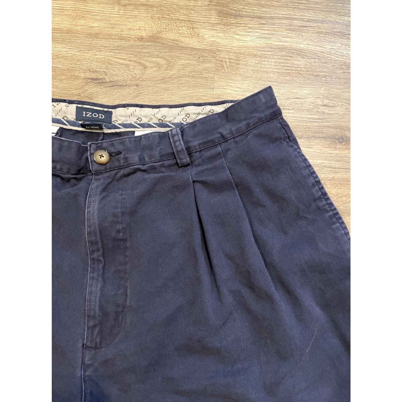 Izod VINTAGE IZOD Chino Shorts Men Navy Blue Pleated Front Size 36 Regular Pockets Mens Size US 36 / EU 52 - 3 Thumbnail