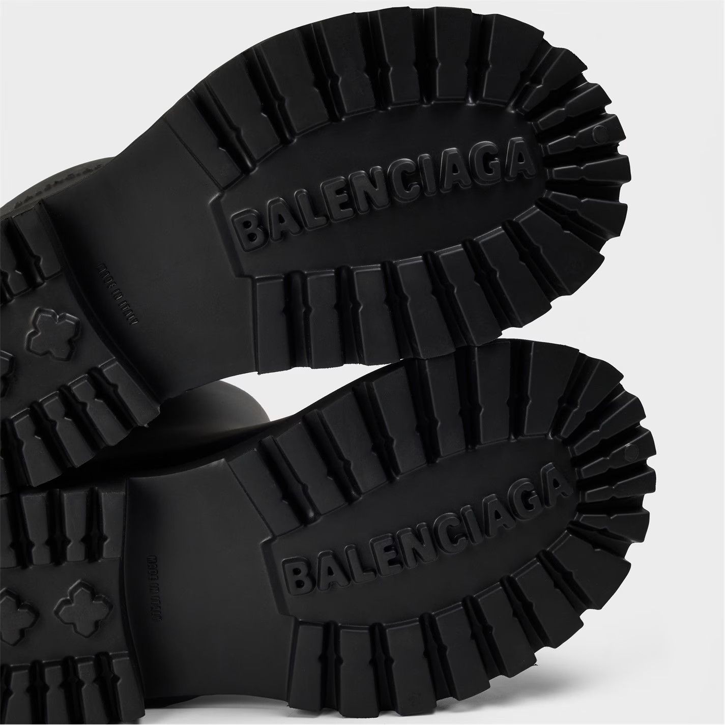 Balenciaga o1g2r1mq0226 Minimalist Flat Ankle Boots In Black Size US 10.5 / IT 40.5 - 3 Thumbnail