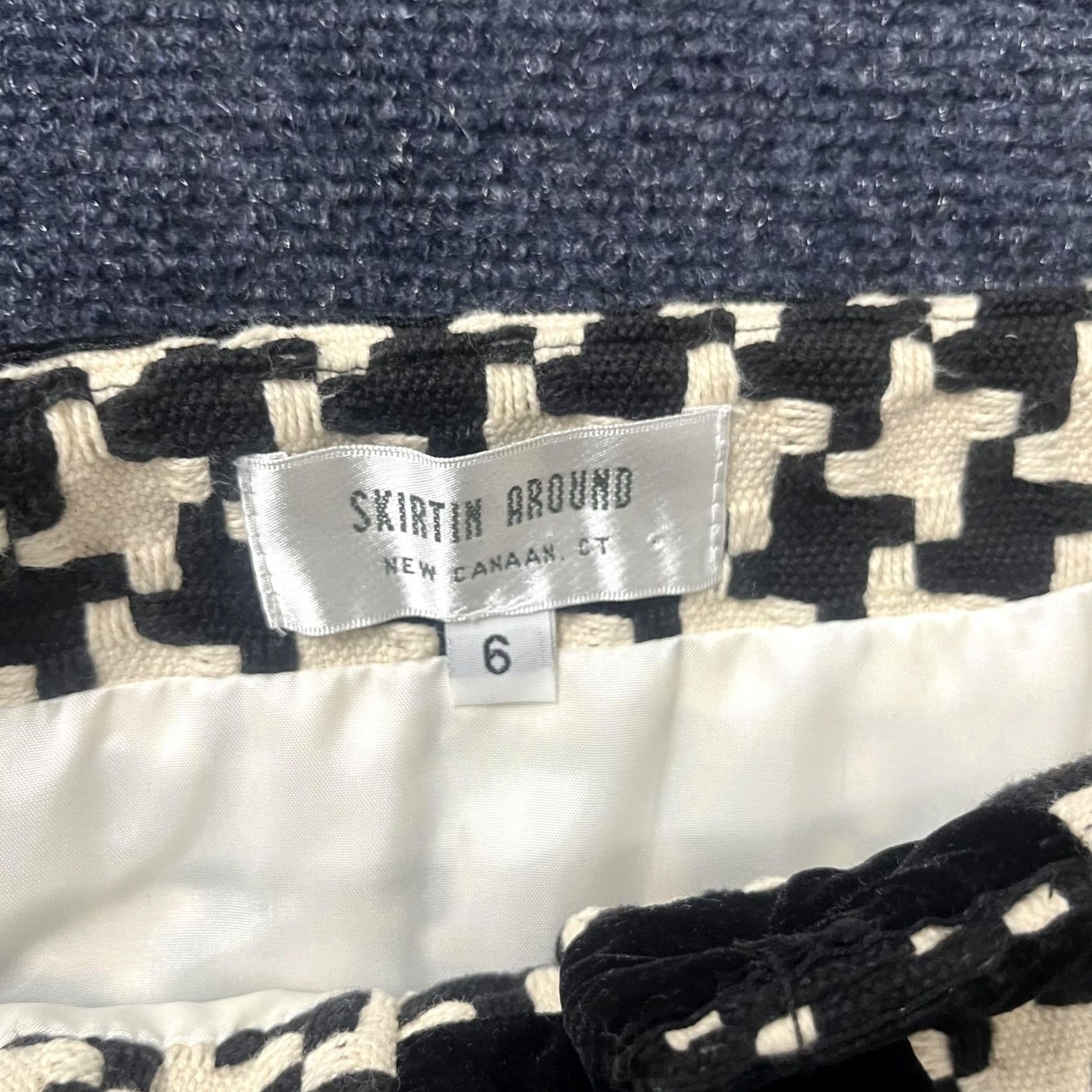 Velvet VINTAGE Skirt Skirtin Around Womens 6 Black White Houndstooth Button Front Velvet Waist Size 28" / US 6 / IT 42 - 2 Thumbnail