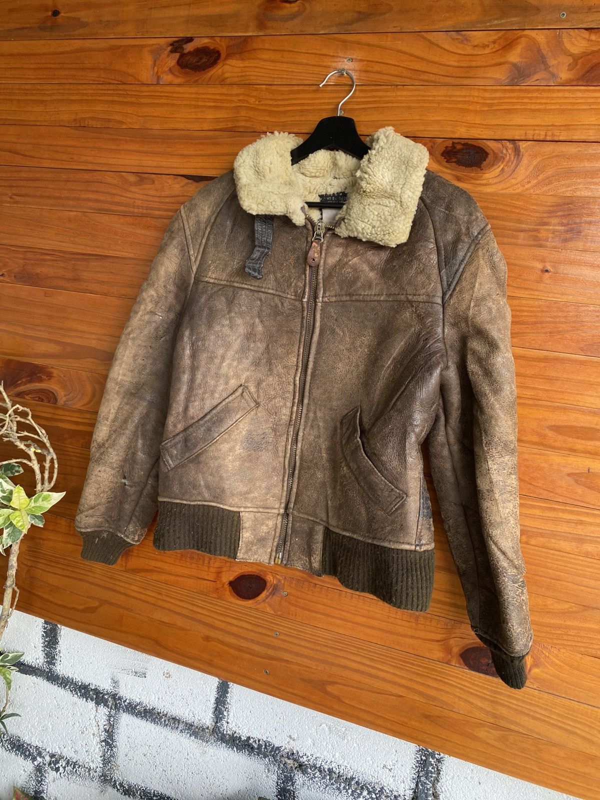 Avirex Vintage 80s AVIREX B-3 Shearling Flight Jacket | Distressed Size US S / EU 44-46 / 1 - 4 Thumbnail