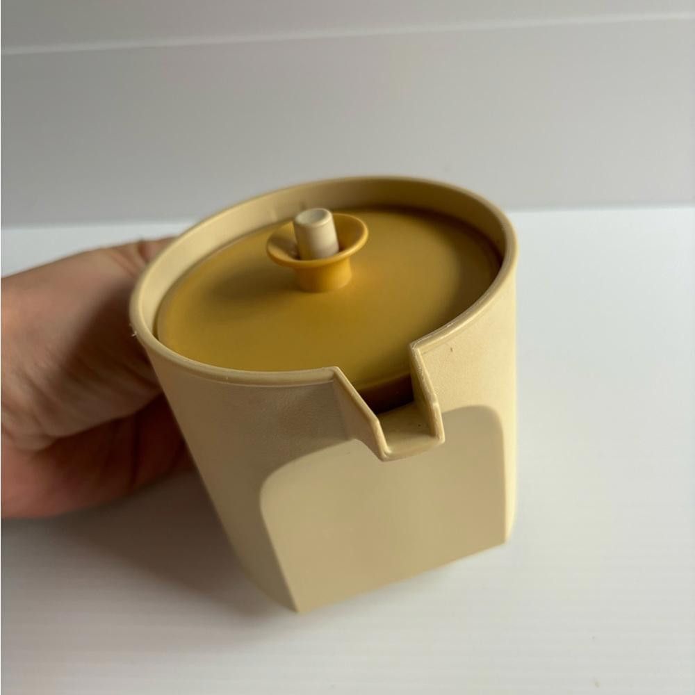 Designer Vintage Tupperware 8 oz Almond Creamer Size ONE SIZE - 2 Thumbnail