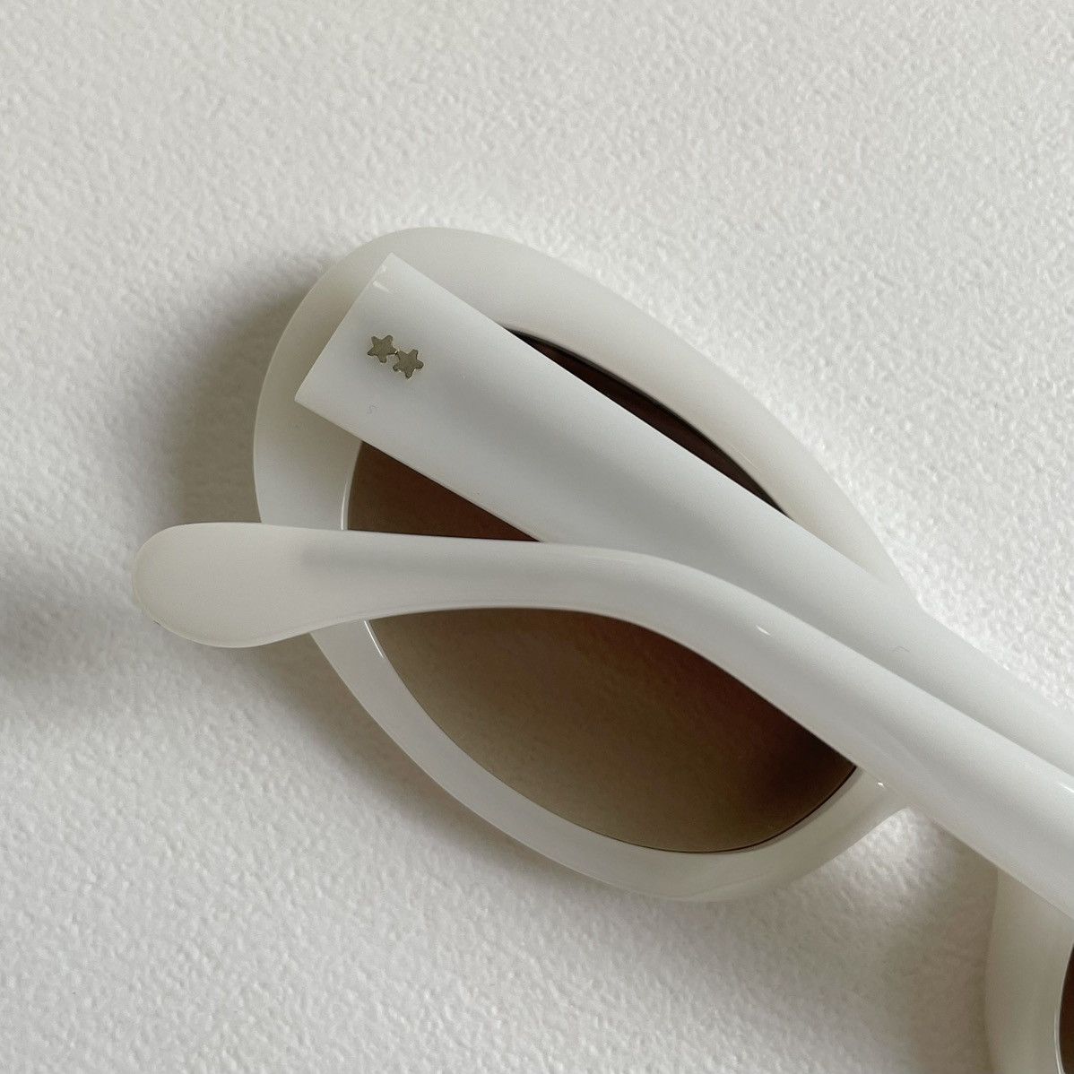 Cutler and Gross Milk White Oval ‘Cat Eye’ 70s Sunglasses Size ONE SIZE - 13 Thumbnail