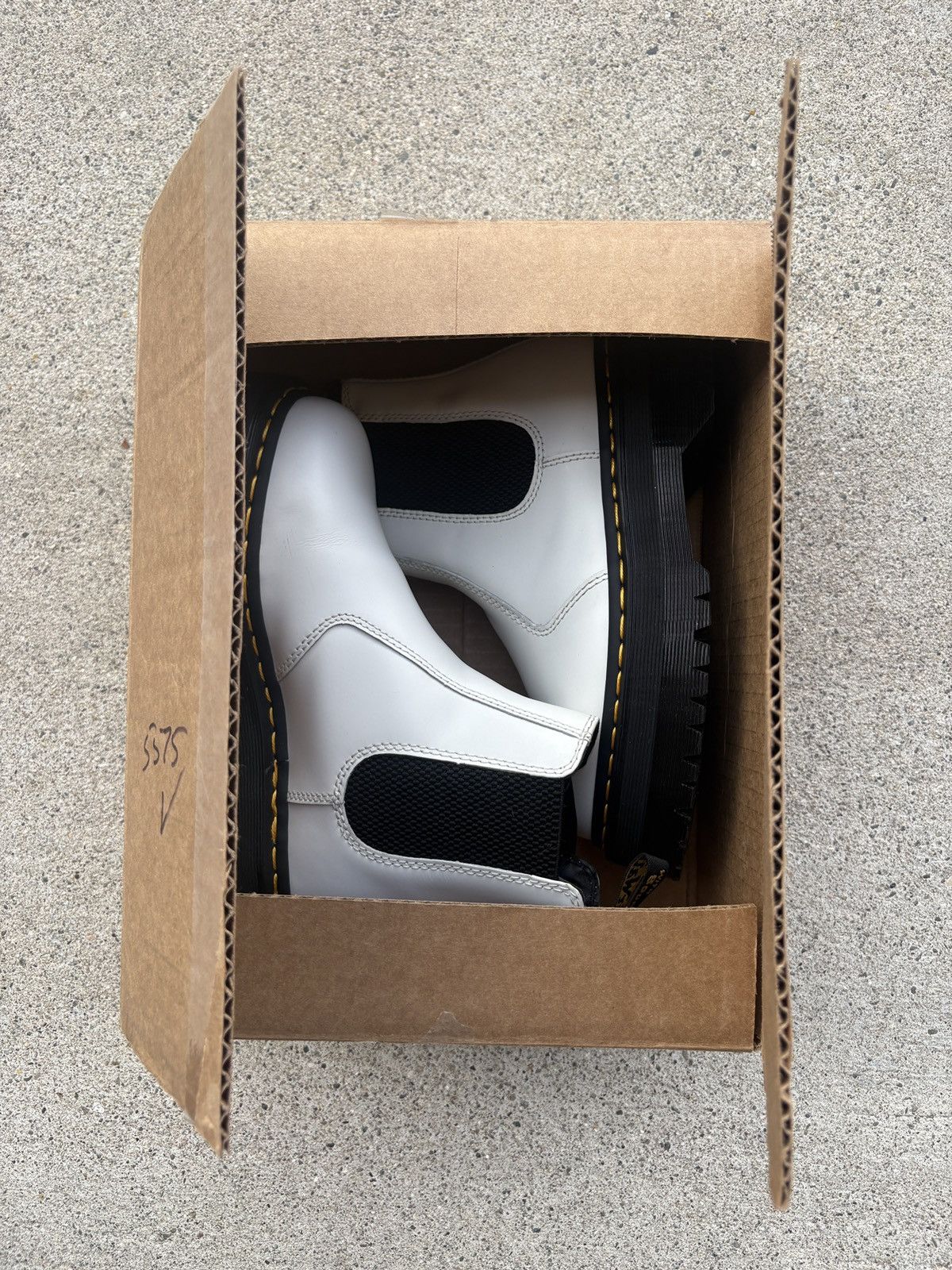 Dr. Martens Dr. Martens 2976 Smooth Leather Chelsea PF Boots Sz 6M, 7.5W Size US 7.5 / IT 37.5 - 2 Thumbnail