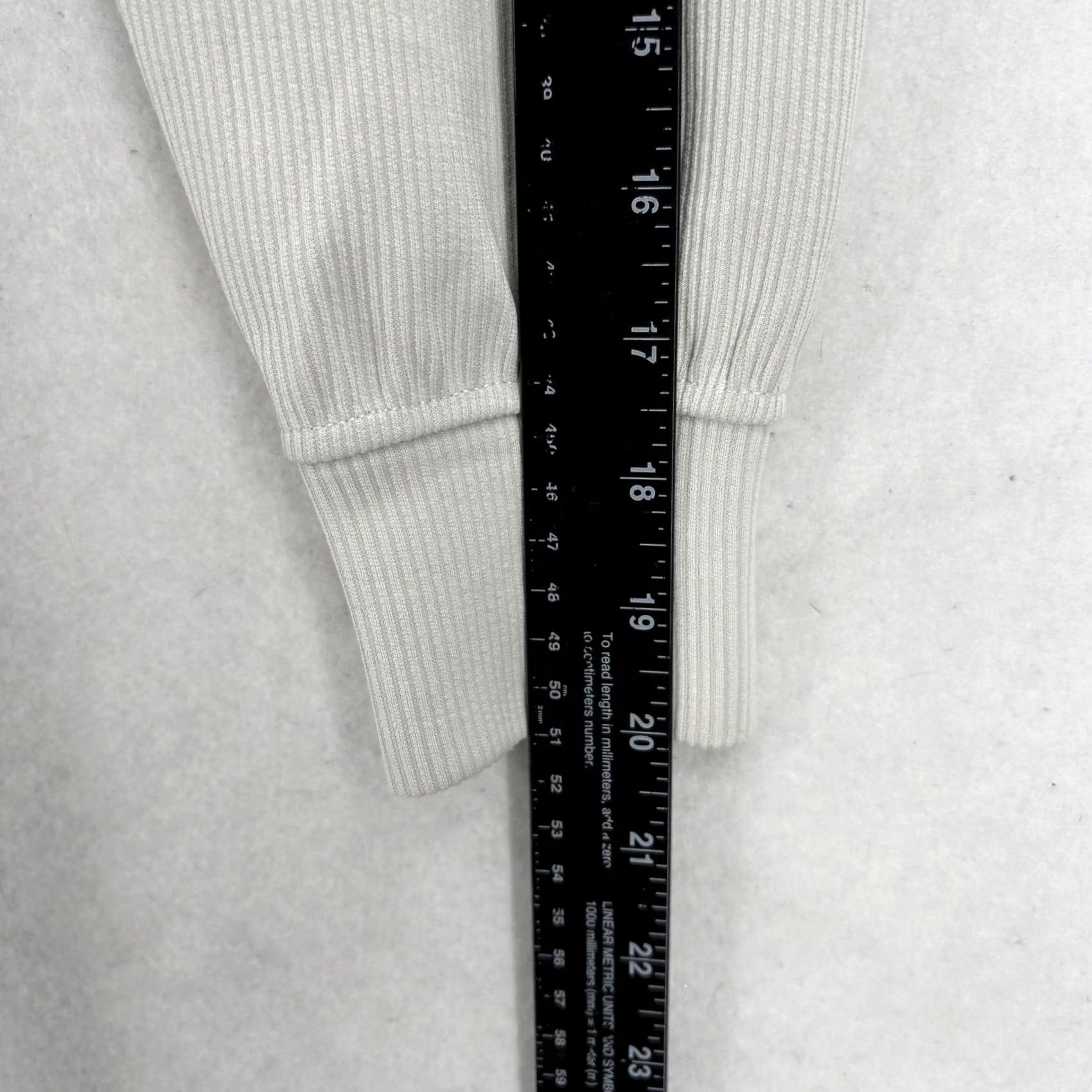Lululemon Lululemon Ribbed Softstreme Cropped Jacket Womens 2 Gray Stretch Gym Travel Size XS / US 0-2 / IT 36-38 - 7 Thumbnail