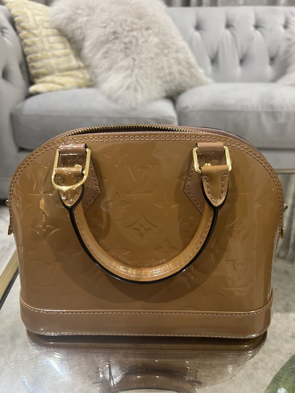 Louis Vuitton Authentic Louis Vuitton Vernis Alma BB in Caramel Brown Size ONE SIZE - 3 Thumbnail