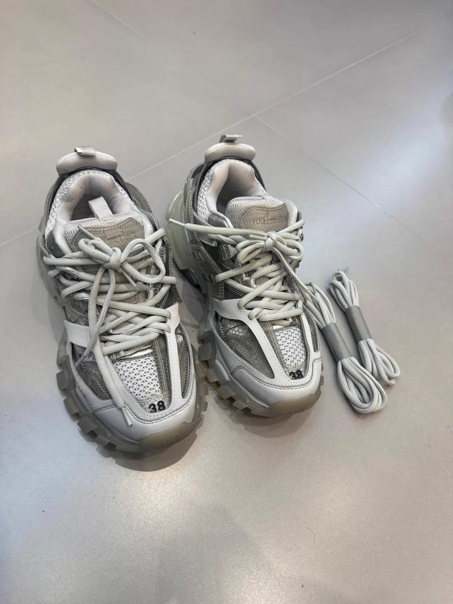Balenciaga Balenciaga Track White/Gray Colorblock Clear Sole 38 Size US 7.5 / IT 37.5 - 1 Thumbnail