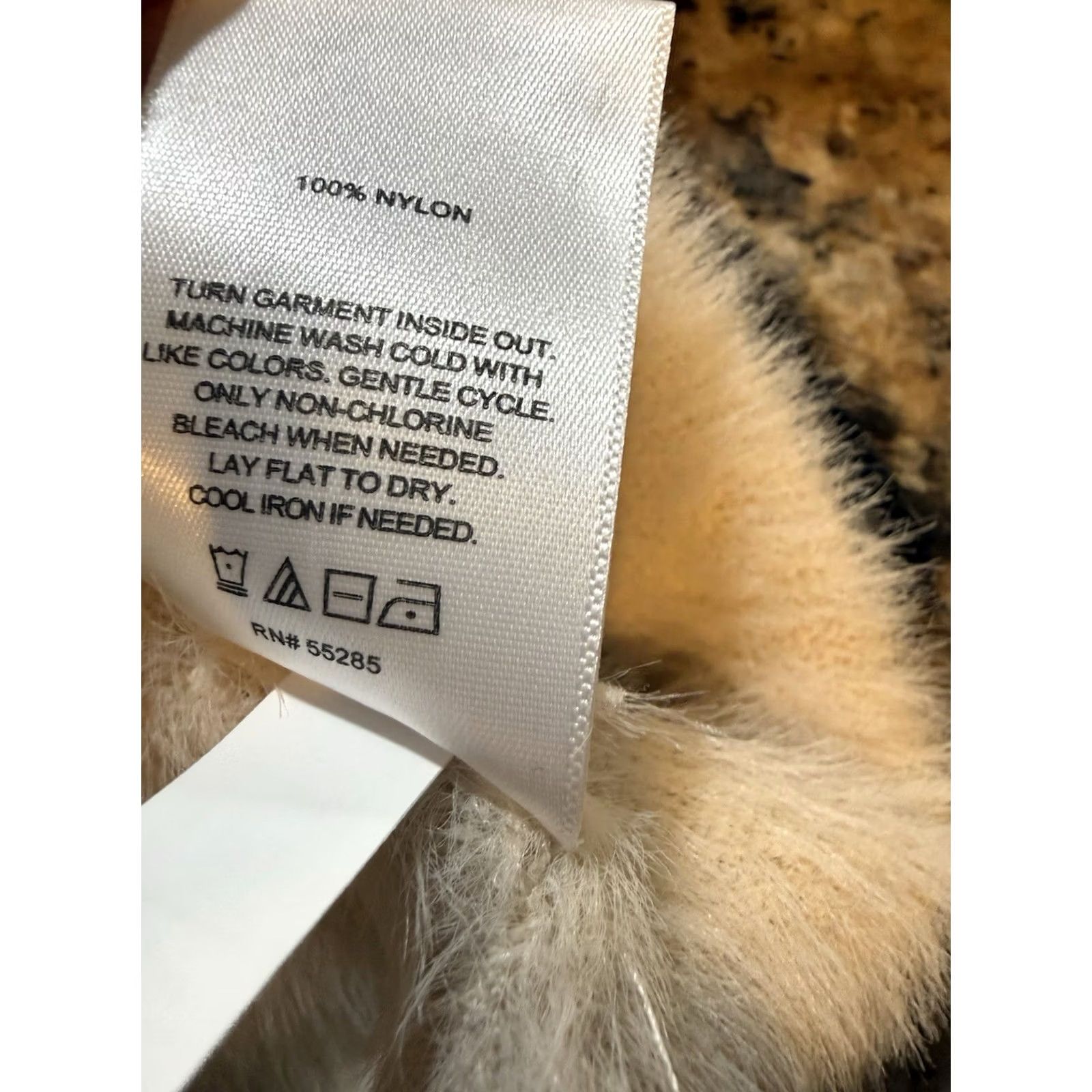 Express VINTAGE Express Cardigan Women XS Ivory Tipped Faux Fur Button Sleeve Long Solid Classic Coquette Preppy Novelty Style Sweater Size XS / US 0-2 / IT 36-38 - 5 Thumbnail